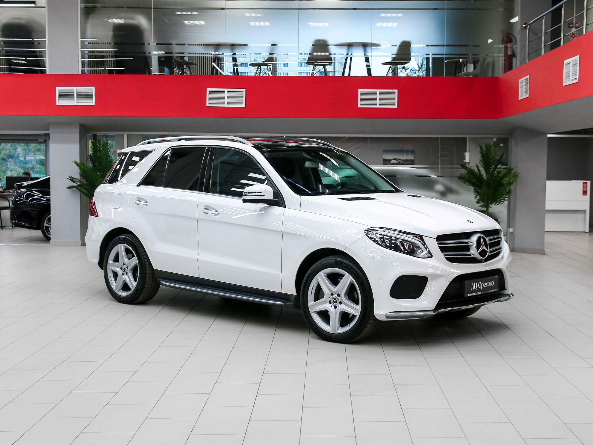 Mercedes-Benz GLE 2016, белый, ДЦ Орехово