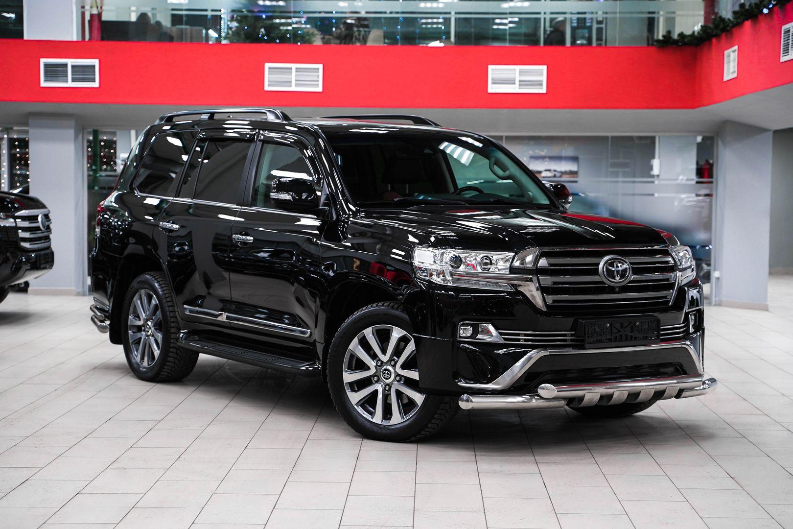 Toyota Land Cruiser 2017, черный, ДЦ Орехово