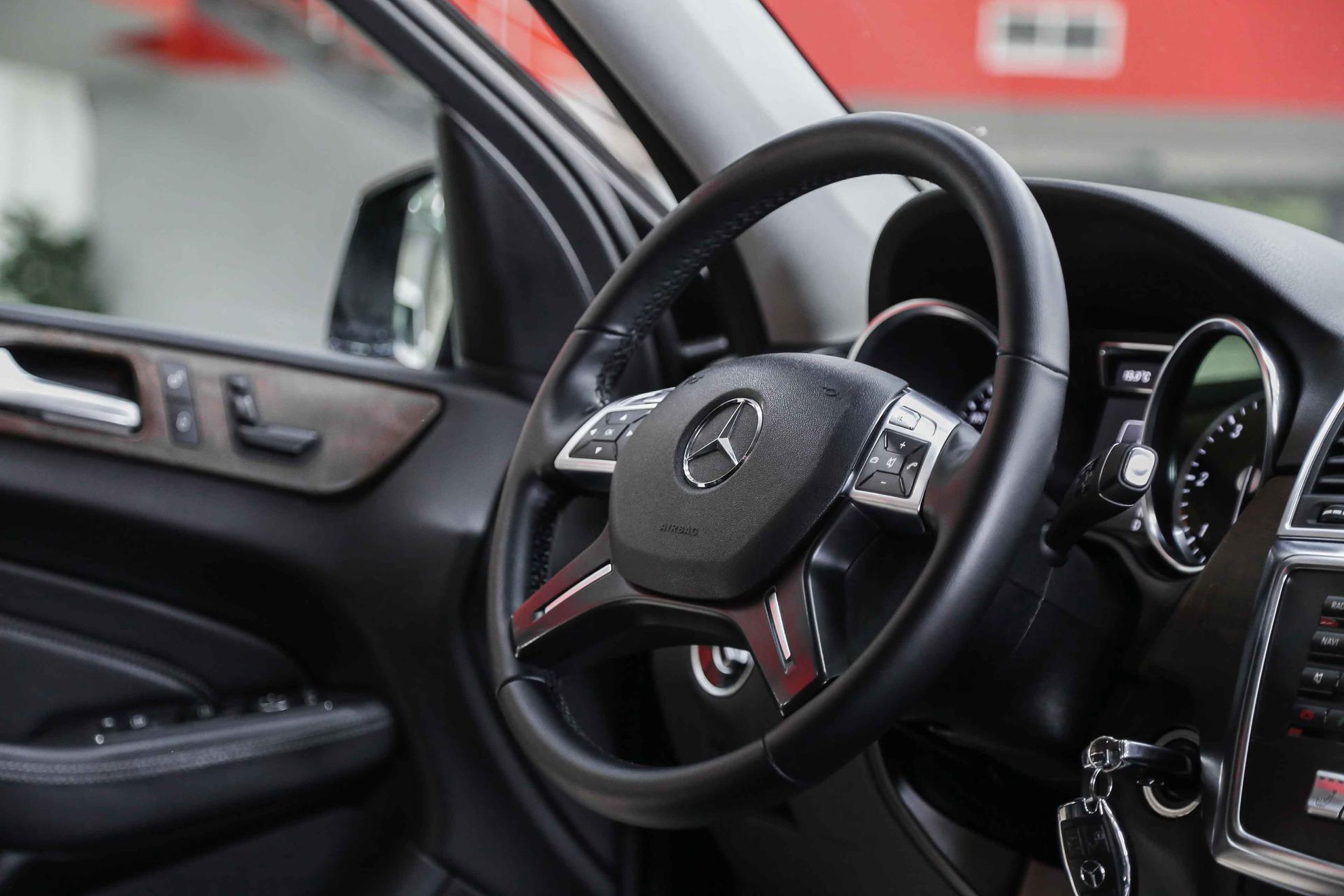 Mercedes-Benz M-Класс 2013, черный, ДЦ Орехово