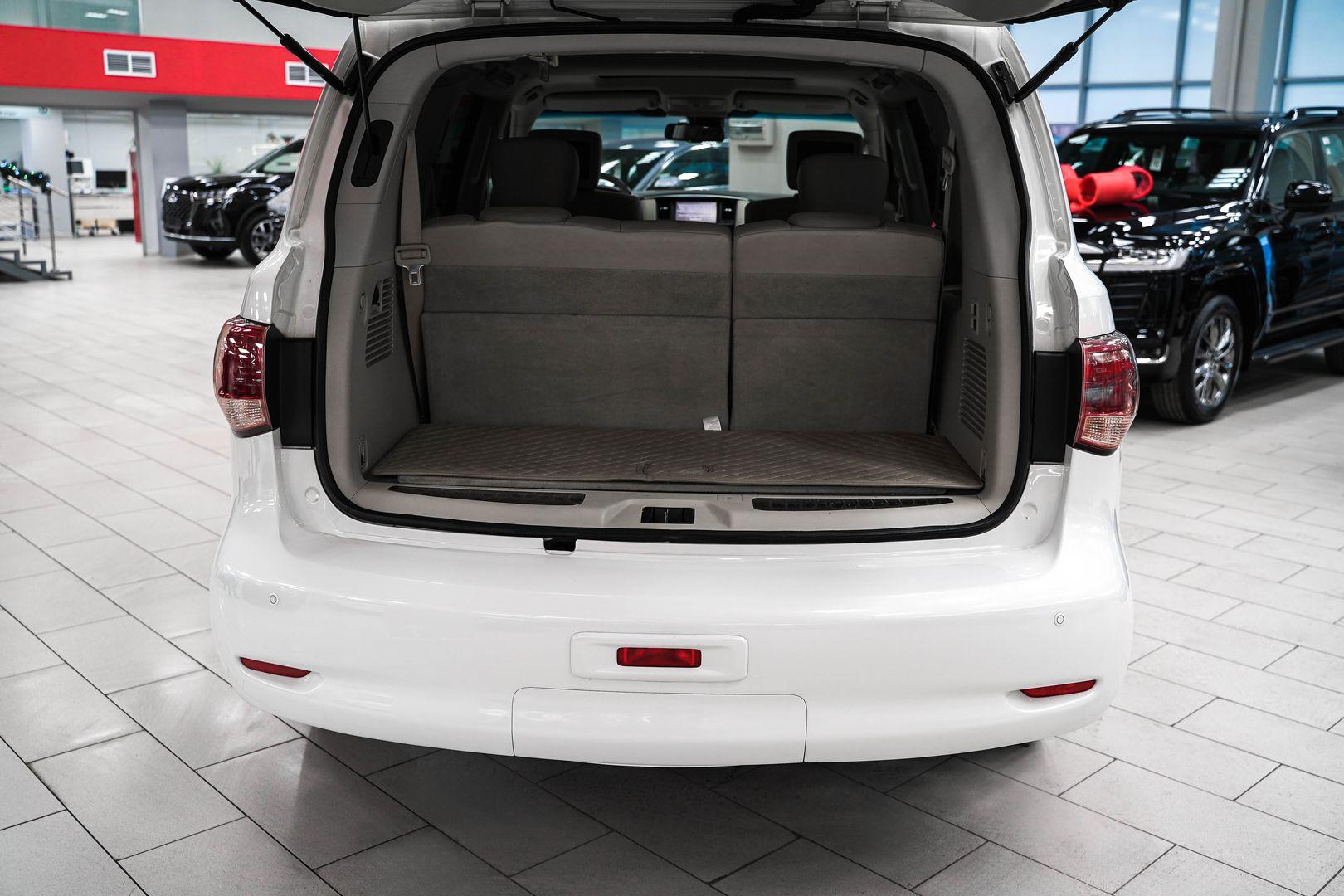 Infiniti QX56 2010, белый, ДЦ Орехово