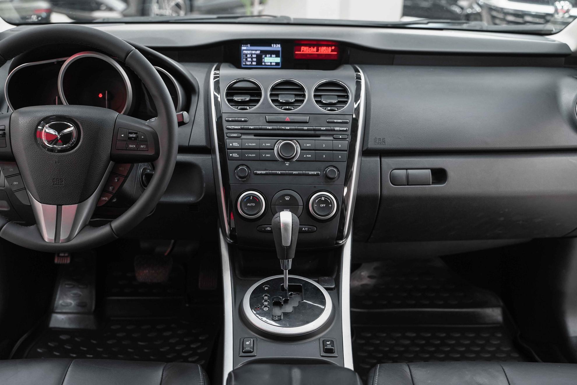 Mazda CX-7 2010, белый, ДЦ Орехово