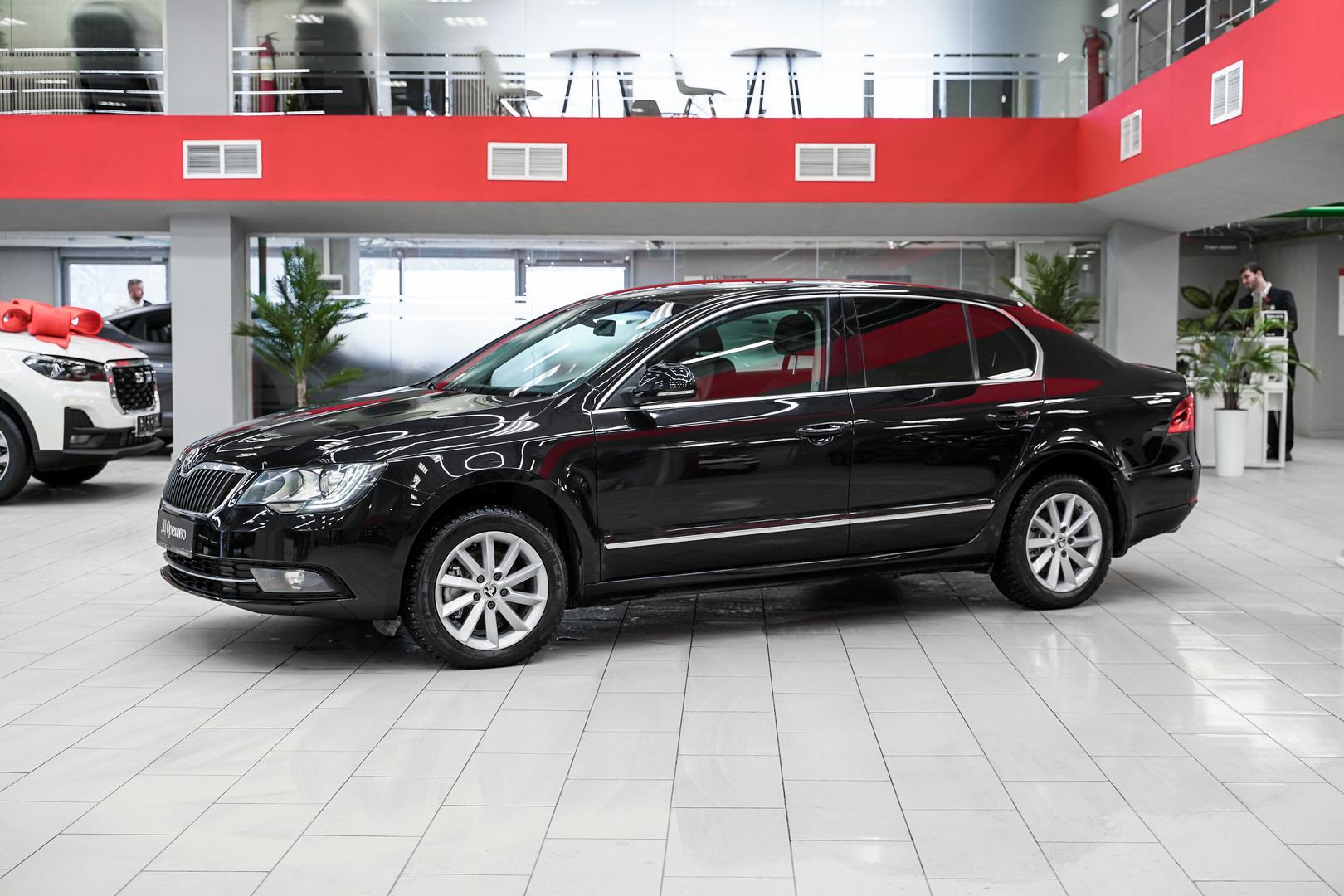 Skoda Superb 2014, черный, ДЦ Орехово