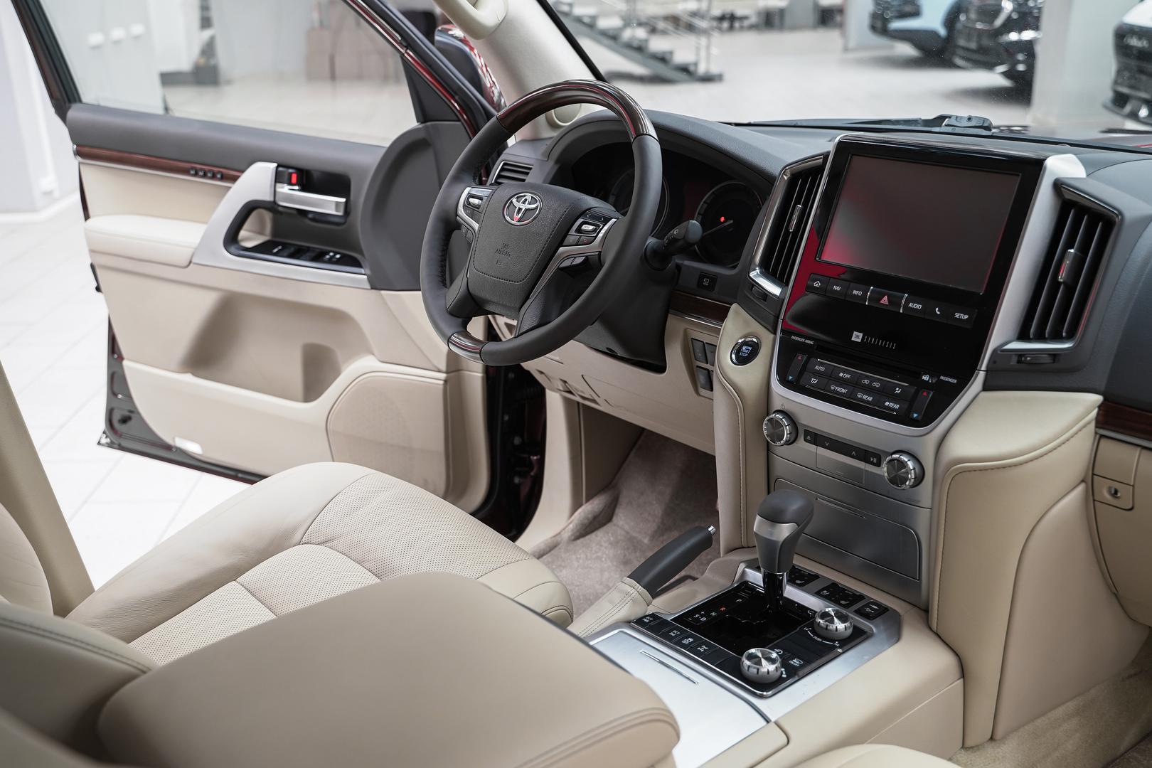 Toyota Land Cruiser 2015, коричневый, ДЦ Орехово