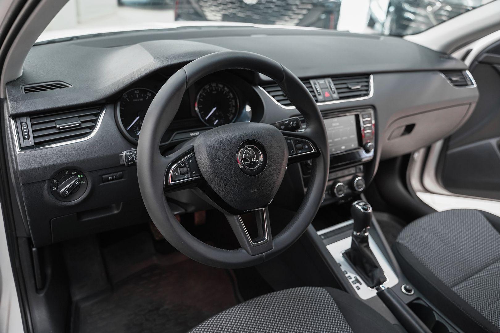 Skoda Octavia 2015, белый, ДЦ Орехово