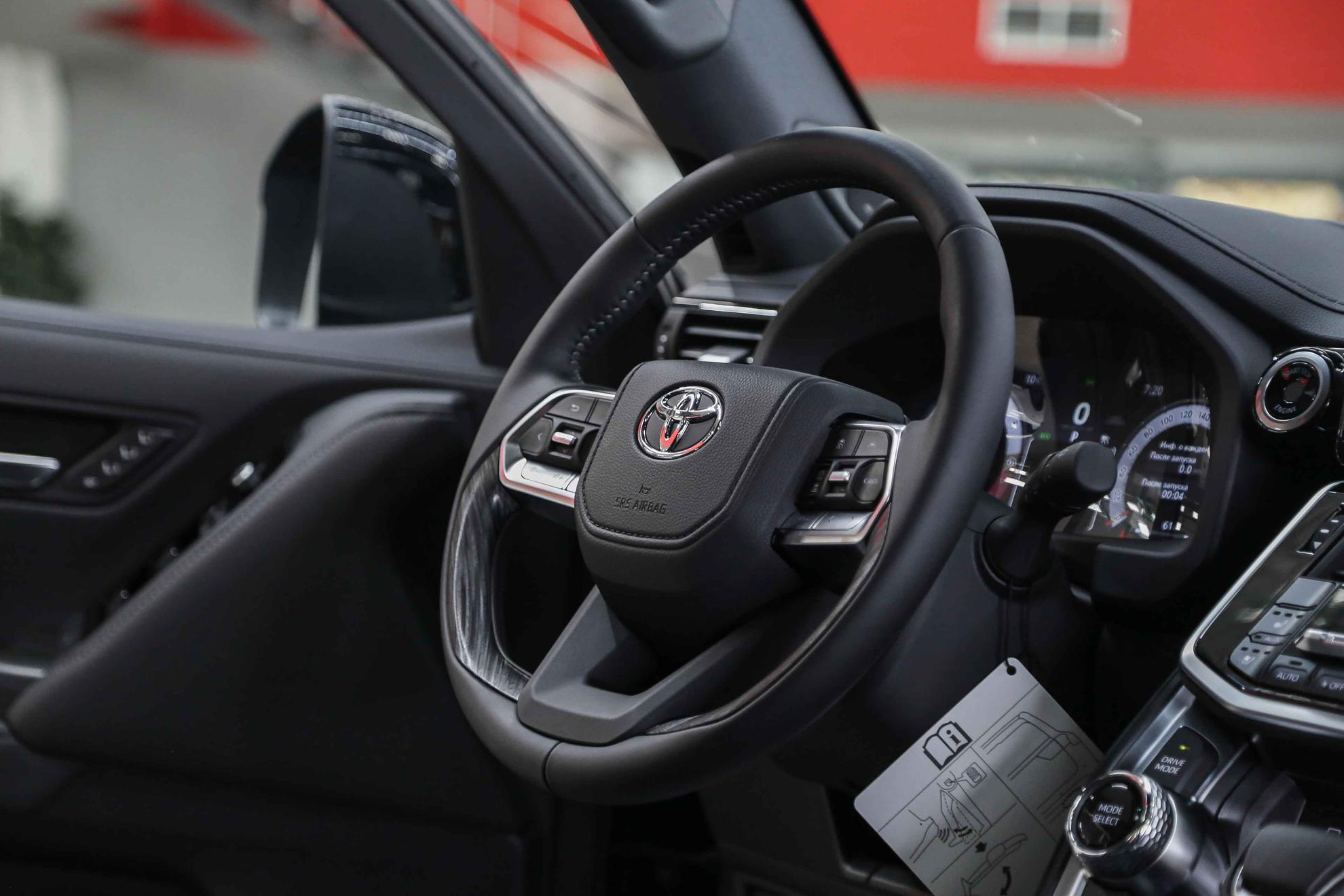 Toyota Land Cruiser 2026, черный, ДЦ Орехово