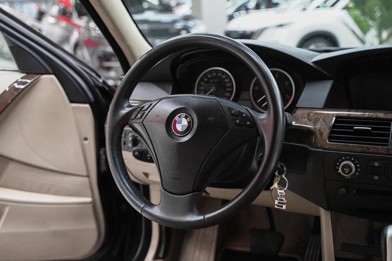 BMW 5 серии 2005, черный, ДЦ Орехово