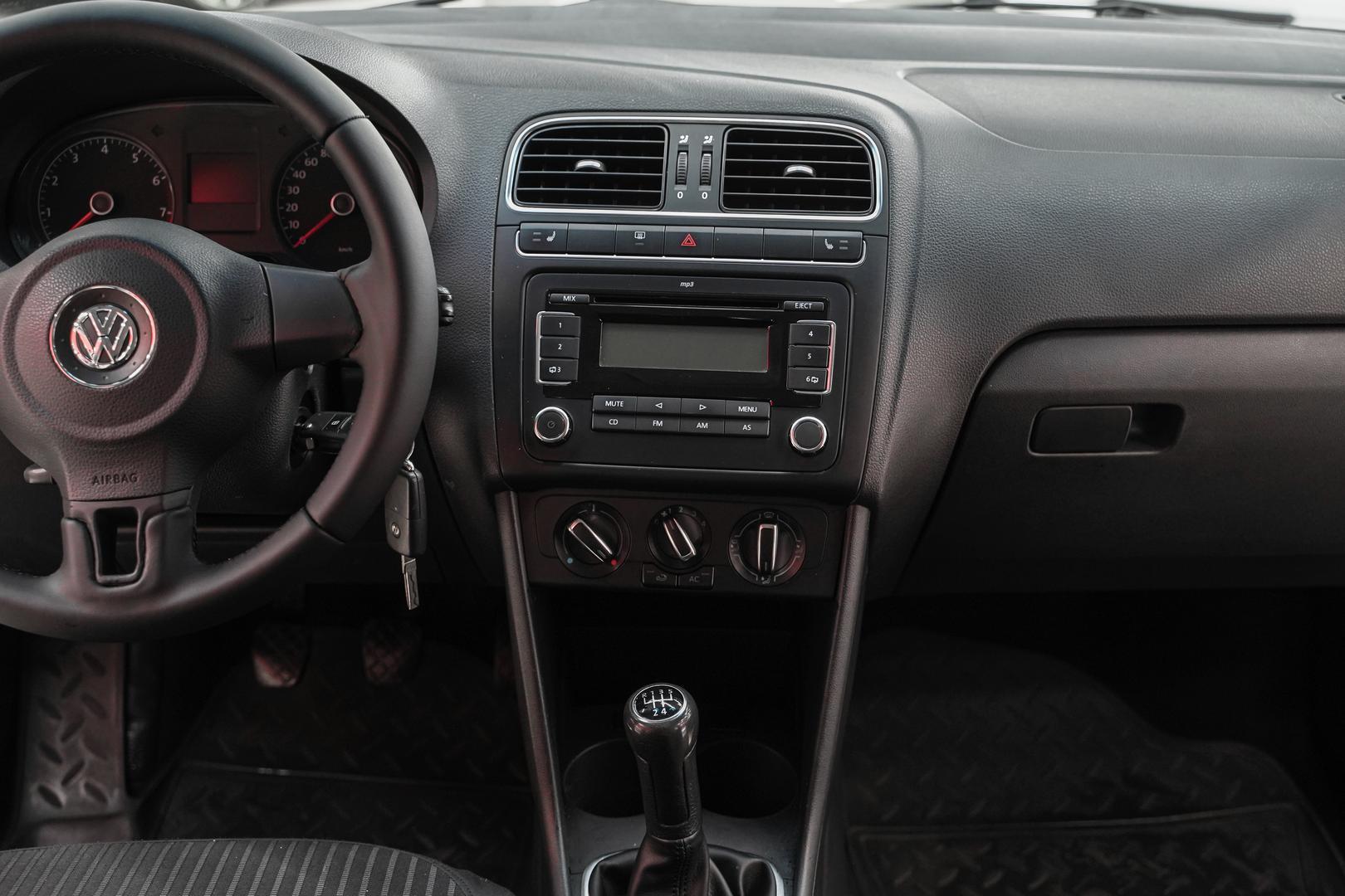 Volkswagen Polo 2010, желтый, ДЦ Орехово