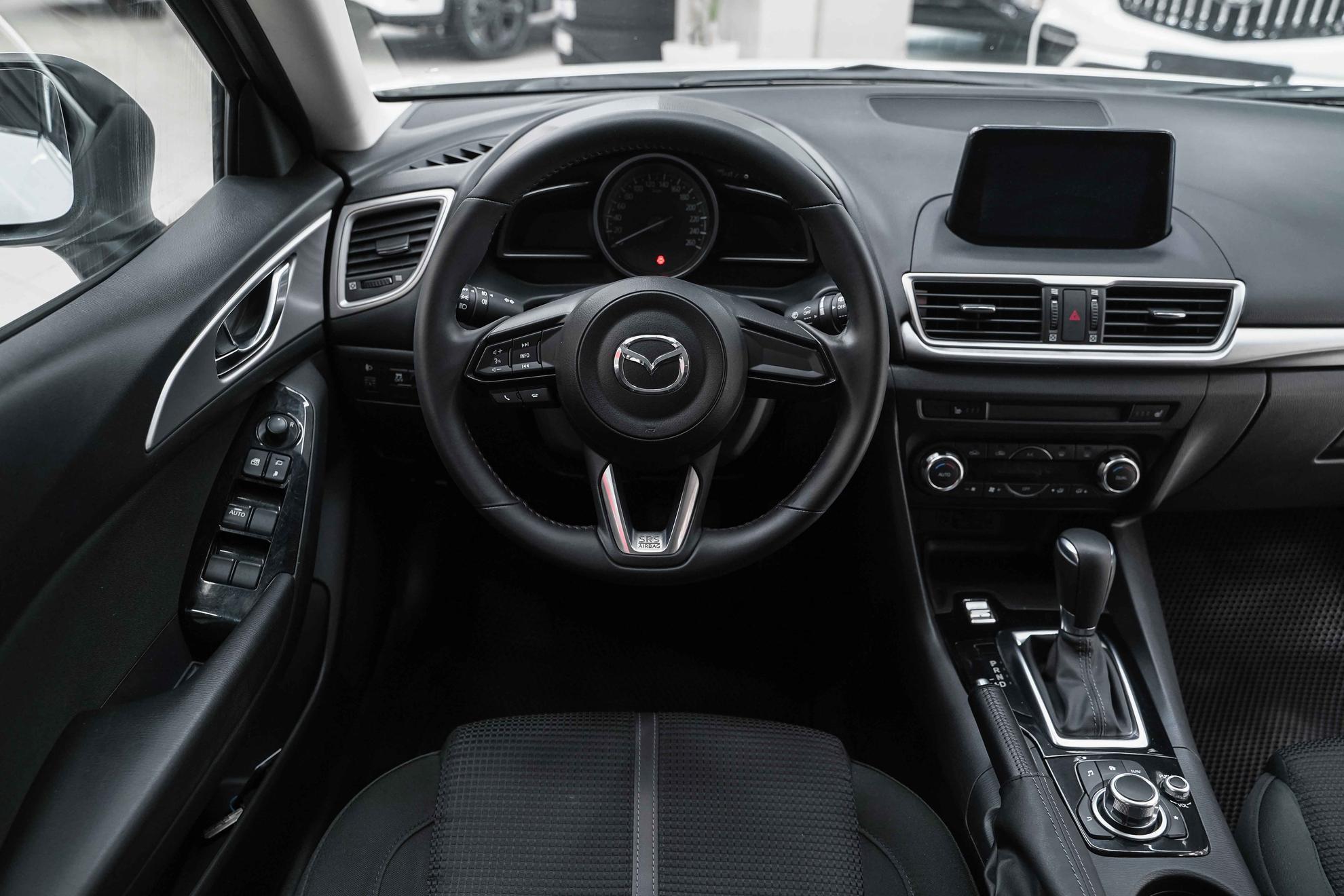 Mazda 3 2016, белый, ДЦ Орехово