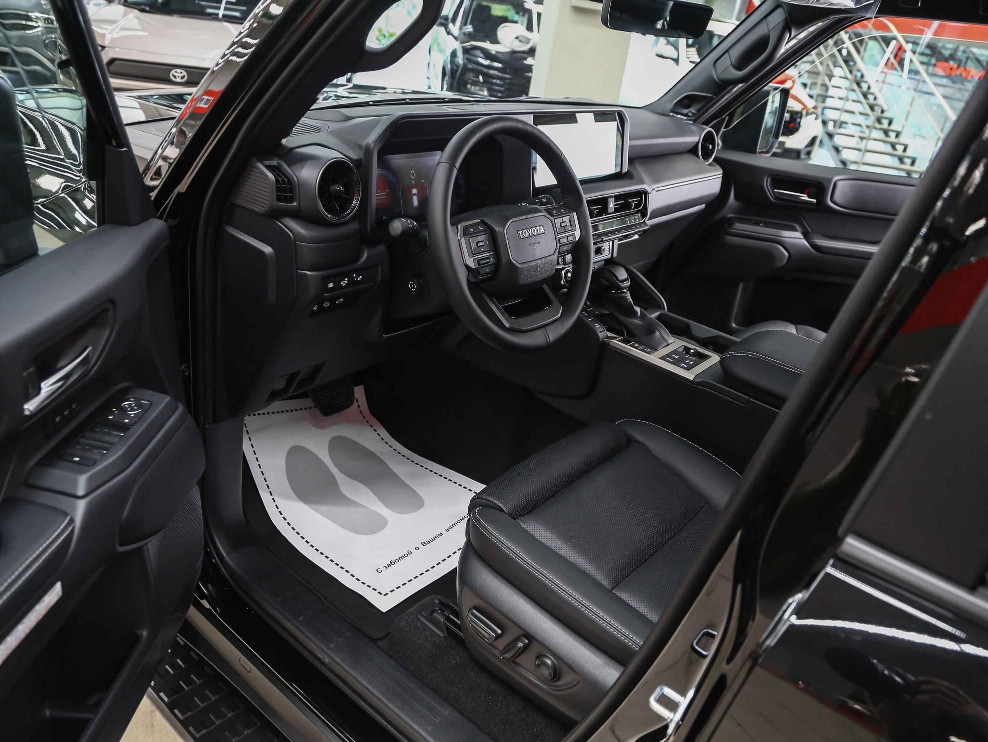 Toyota Land Cruiser Prado 2026, черный, ДЦ Орехово