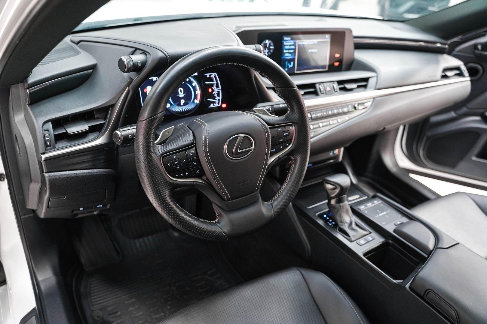 Lexus ES 2019, белый, ДЦ Орехово