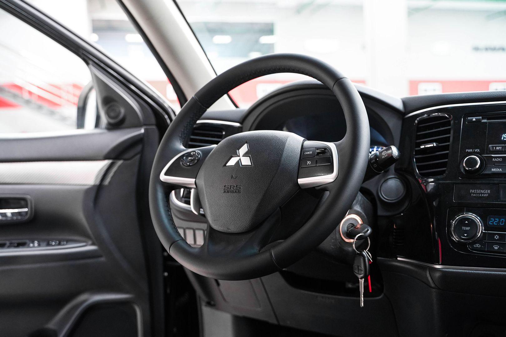 Mitsubishi Outlander 2014, черный, ДЦ Орехово