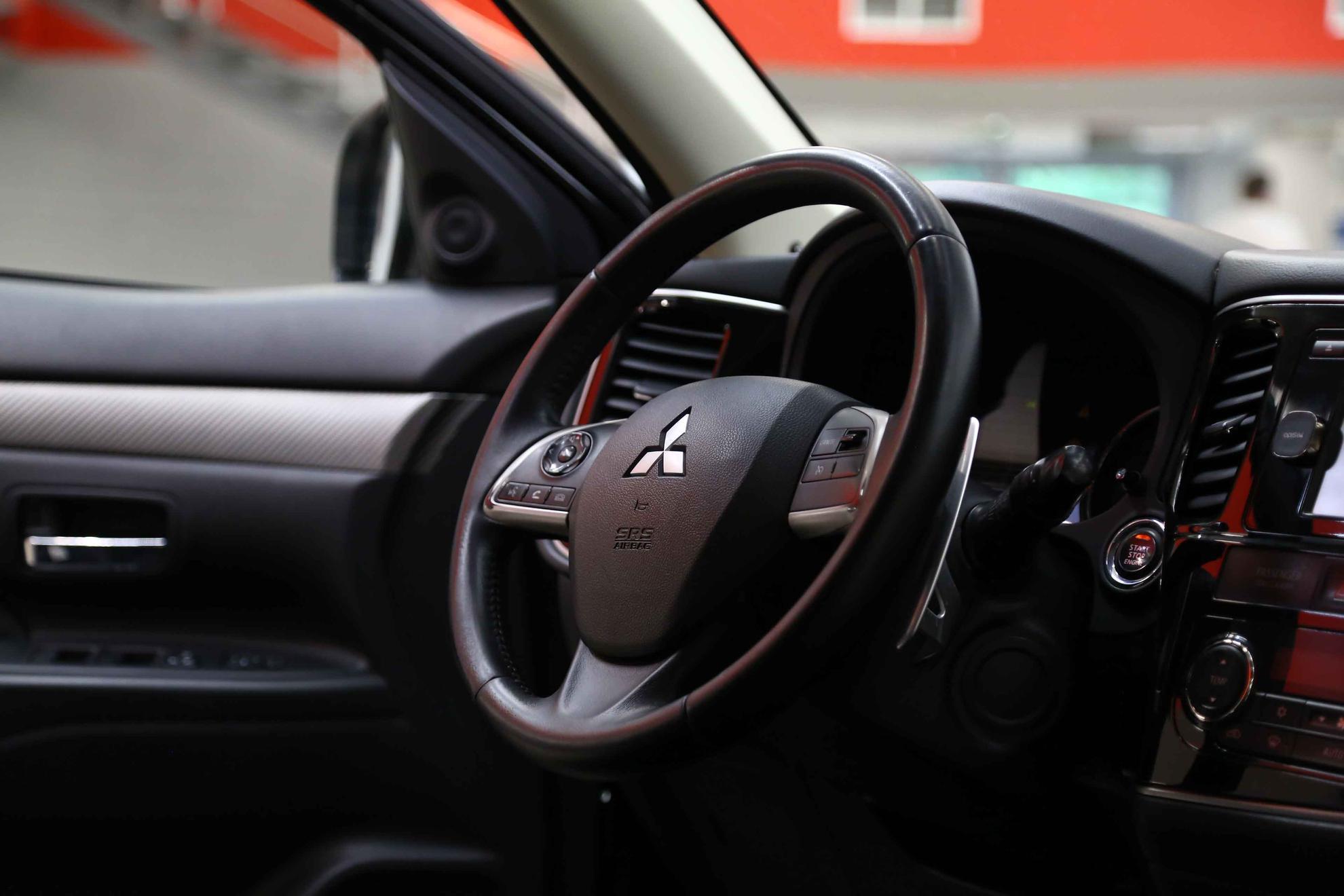 Mitsubishi Outlander 2013, черный, ДЦ Орехово