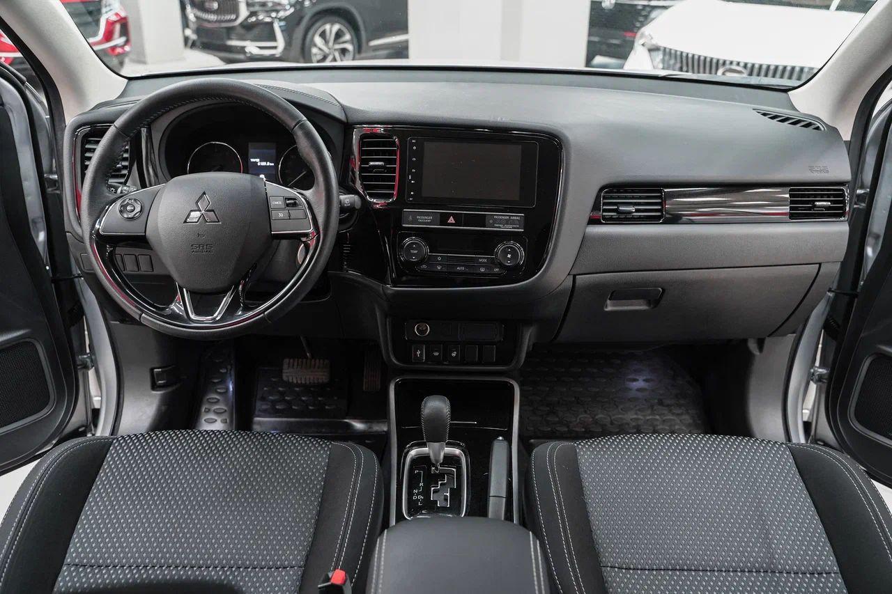 Mitsubishi Outlander 2019, серебряный, ДЦ Орехово