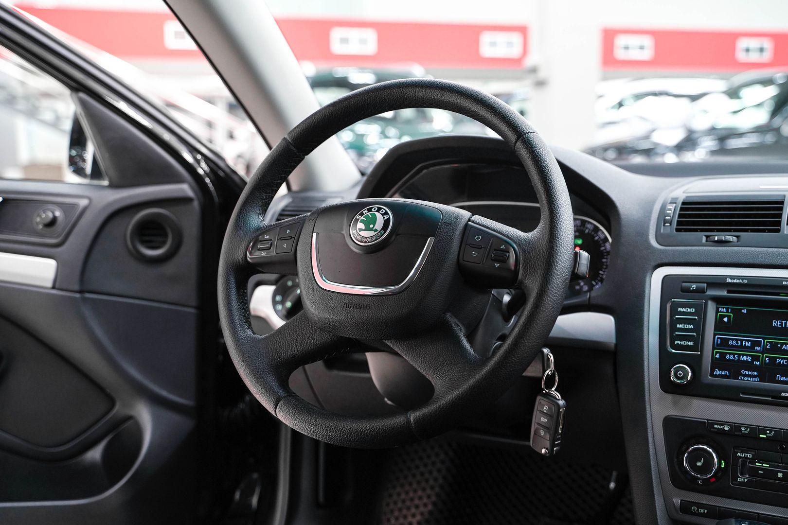 Skoda Octavia 2013, черный, ДЦ Орехово