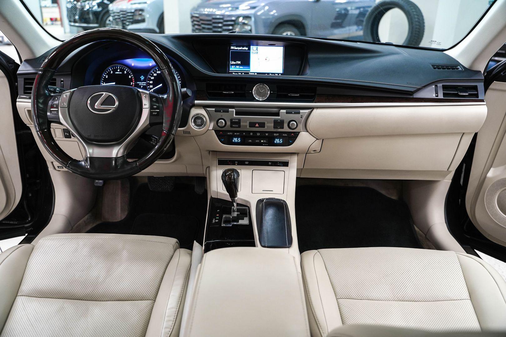 Lexus ES 2014, черный, ДЦ Орехово