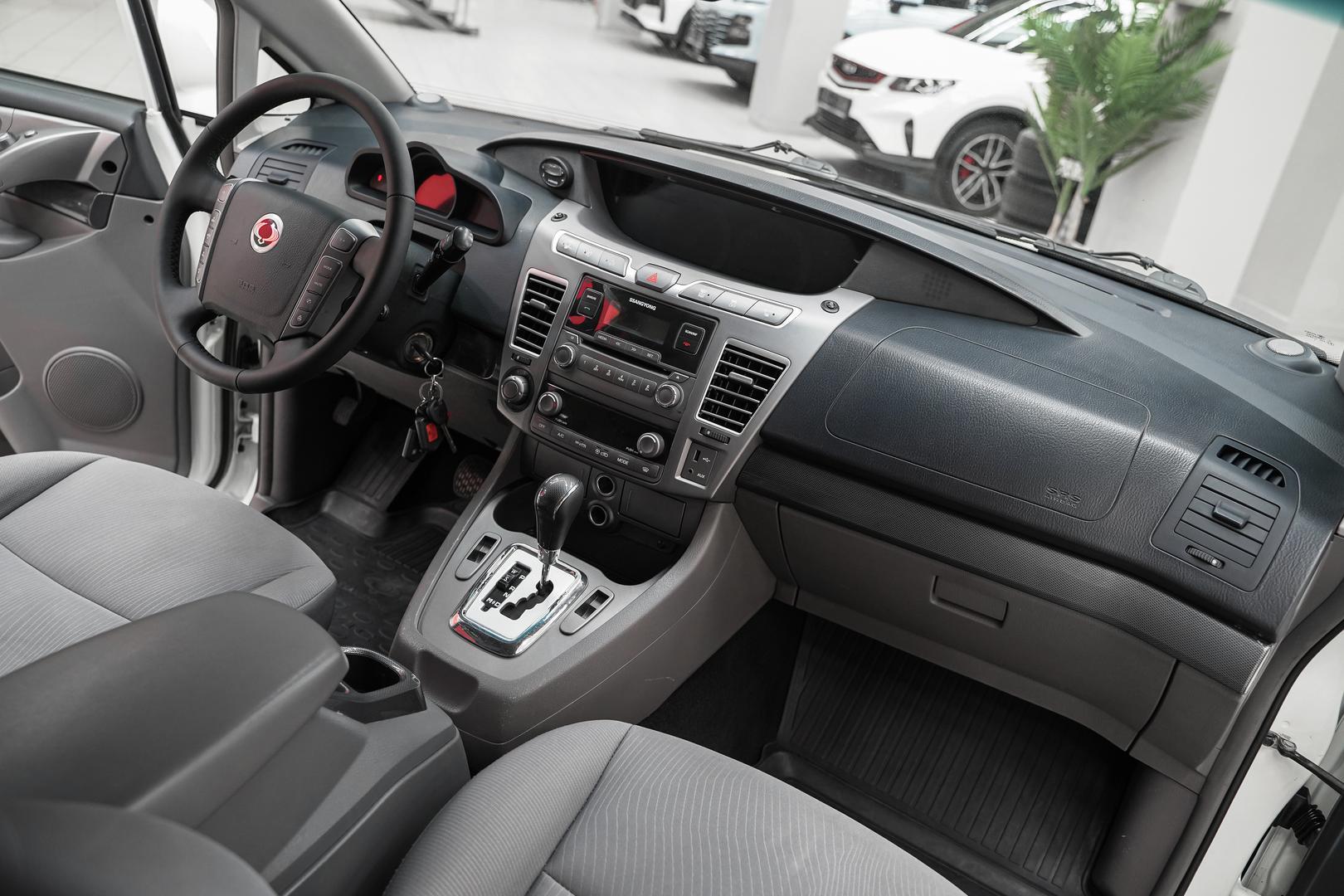 SsangYong Stavic 2014, белый, ДЦ Орехово