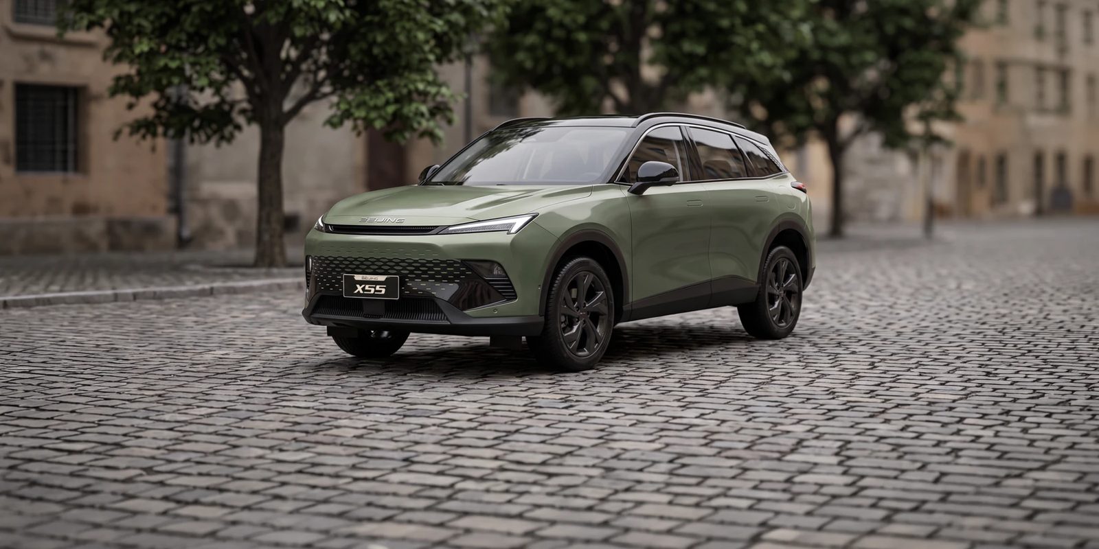 BAIC X55 на городской улице, вид спереди сбоку