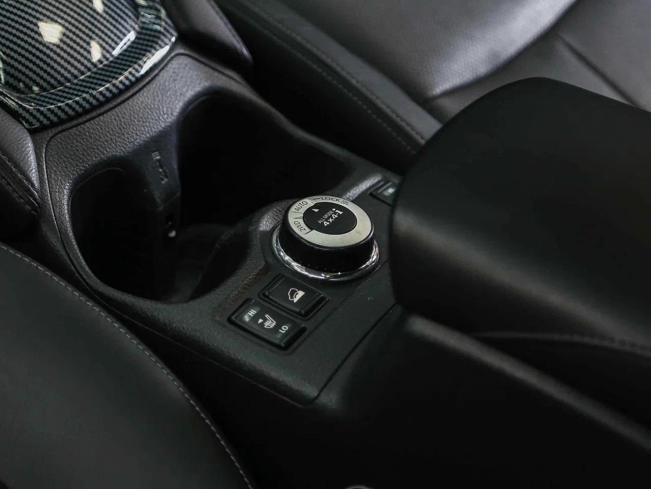 Nissan X-Trail 2015, зеленый, ДЦ Орехово