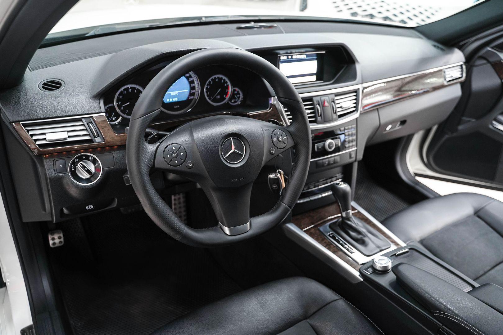 Mercedes-Benz E-Класс 2011, белый, ДЦ Орехово