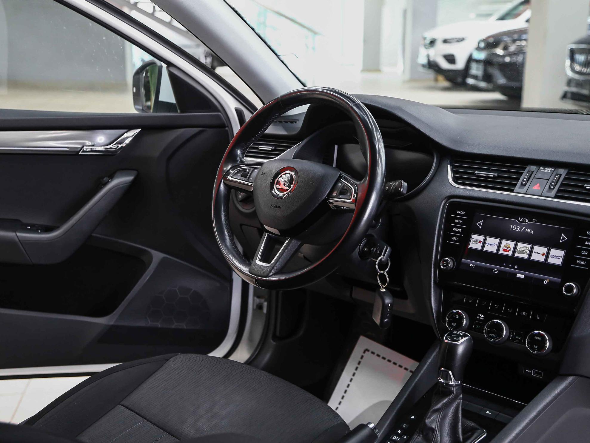 Skoda Octavia 2018, белый, ДЦ Орехово