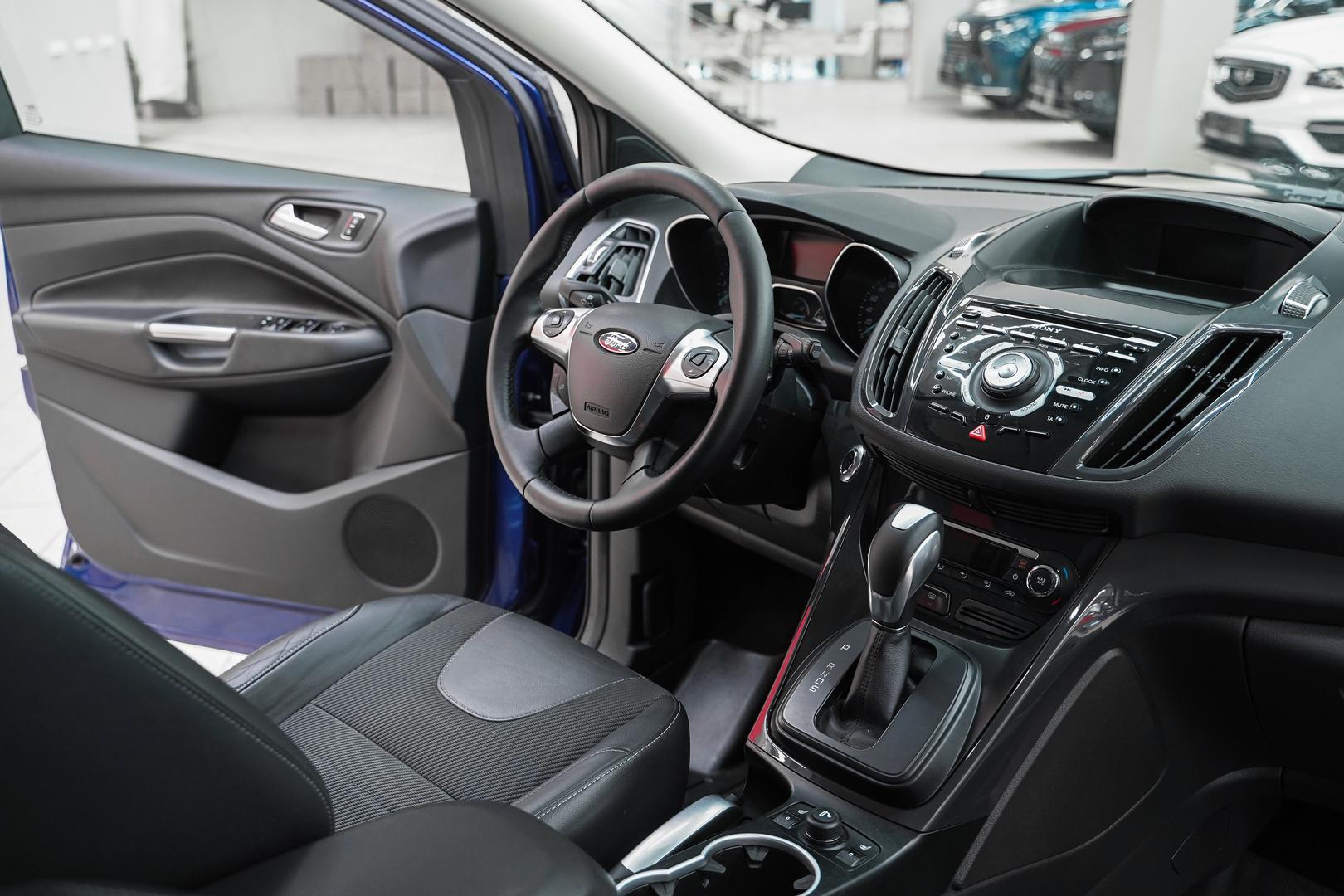 Ford Kuga 2015, синий, ДЦ Орехово