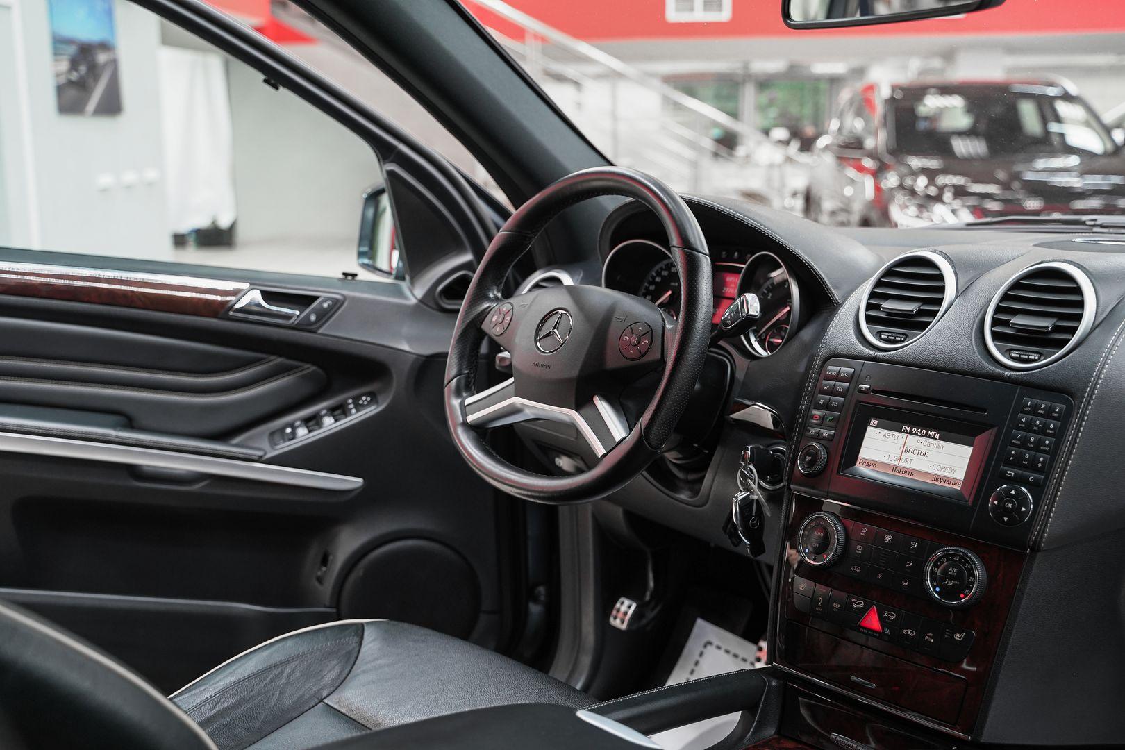 Mercedes-Benz M-Класс 2011, серый, ДЦ Орехово