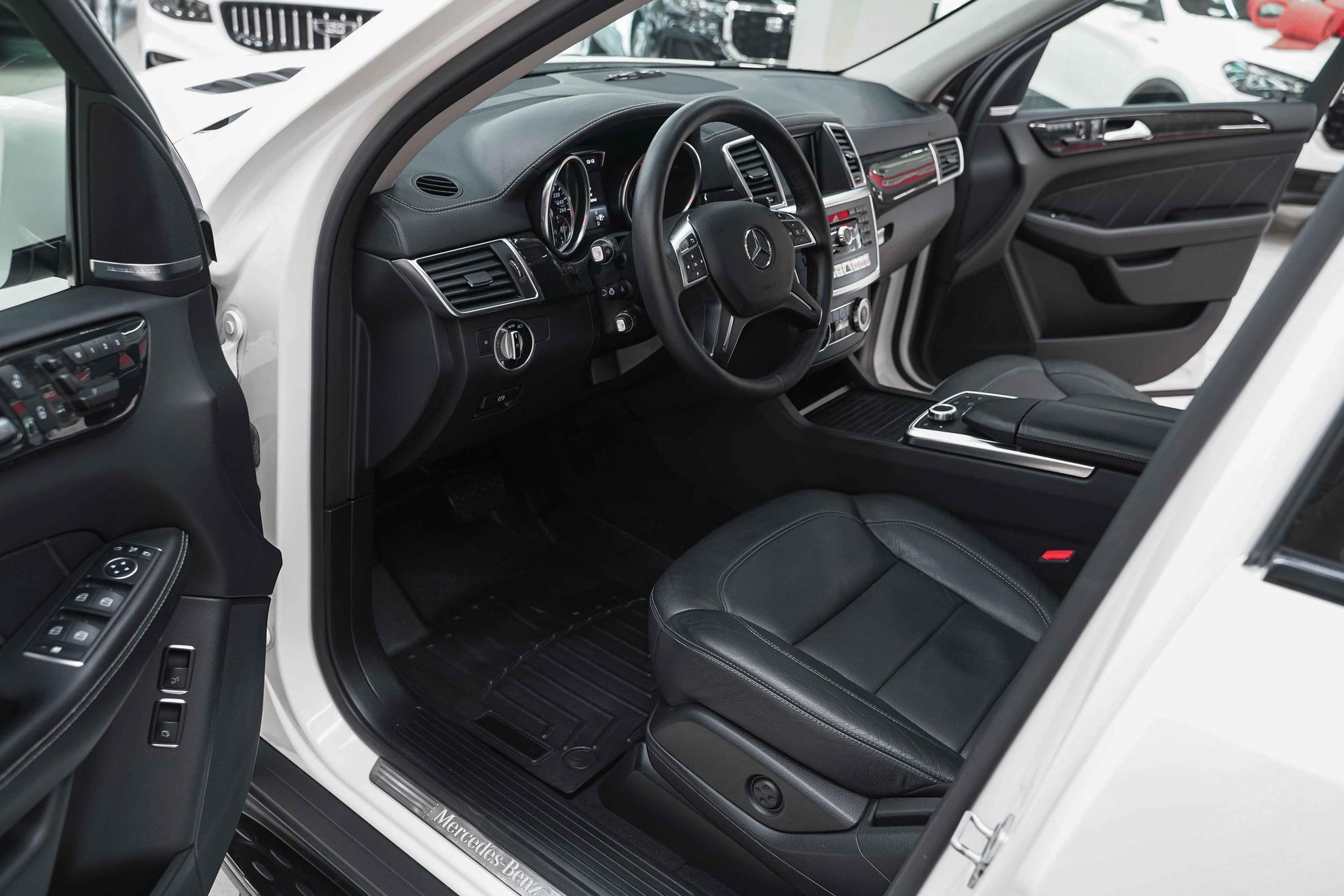 Mercedes-Benz GL-Класс 2015, белый, ДЦ Орехово
