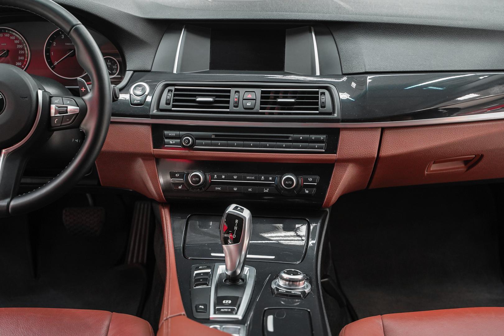 BMW 5 серии 2013, синий, ДЦ Орехово