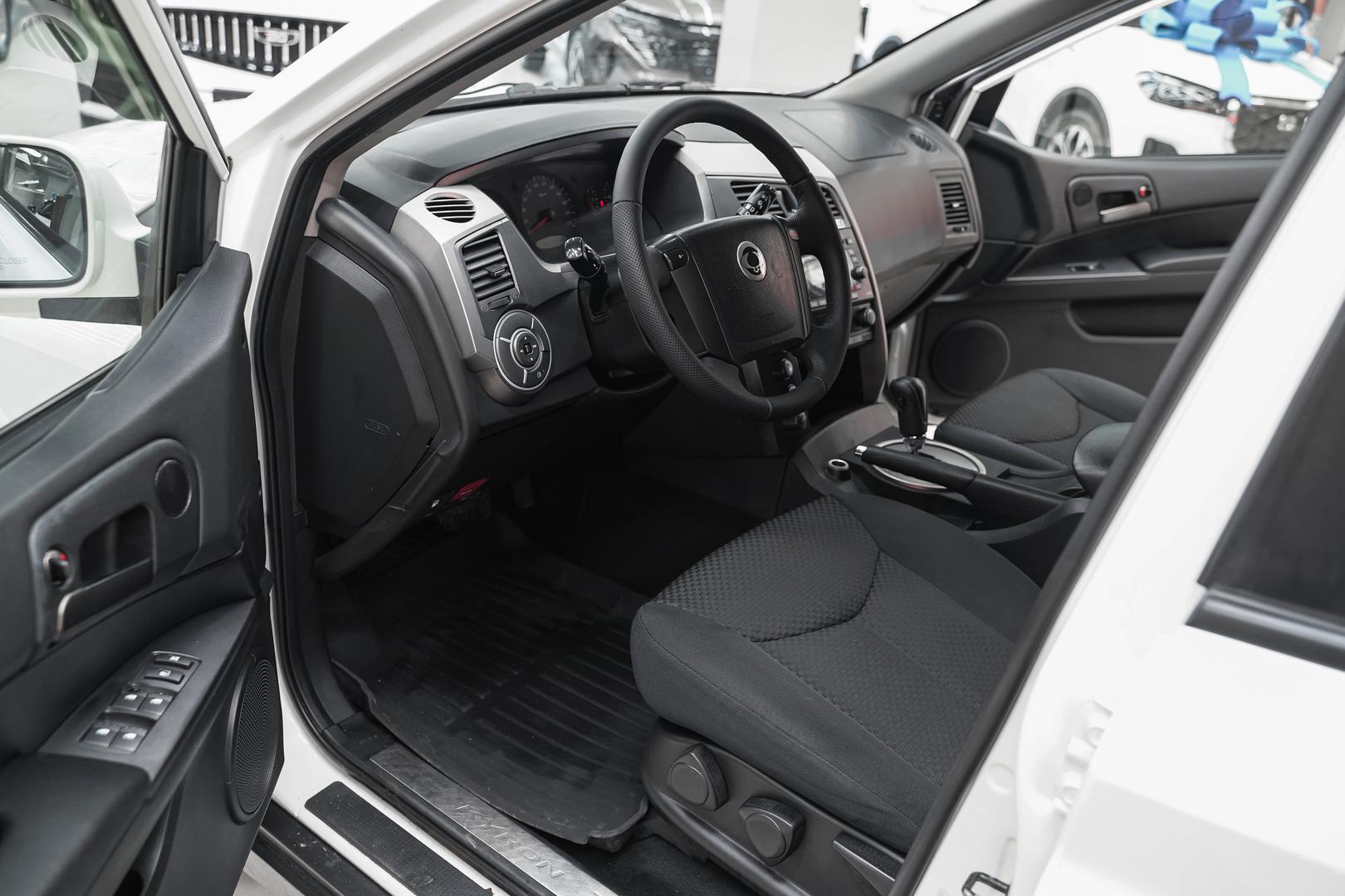SsangYong Kyron 2011, белый, ДЦ Орехово
