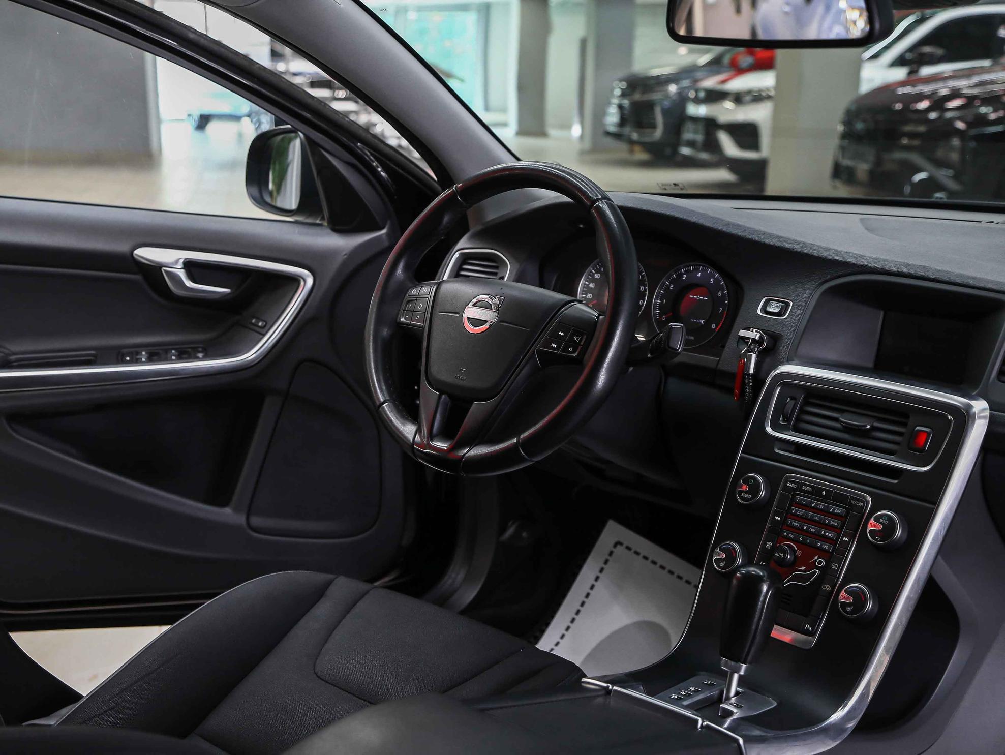 Volvo S60 2010, черный, ДЦ Орехово