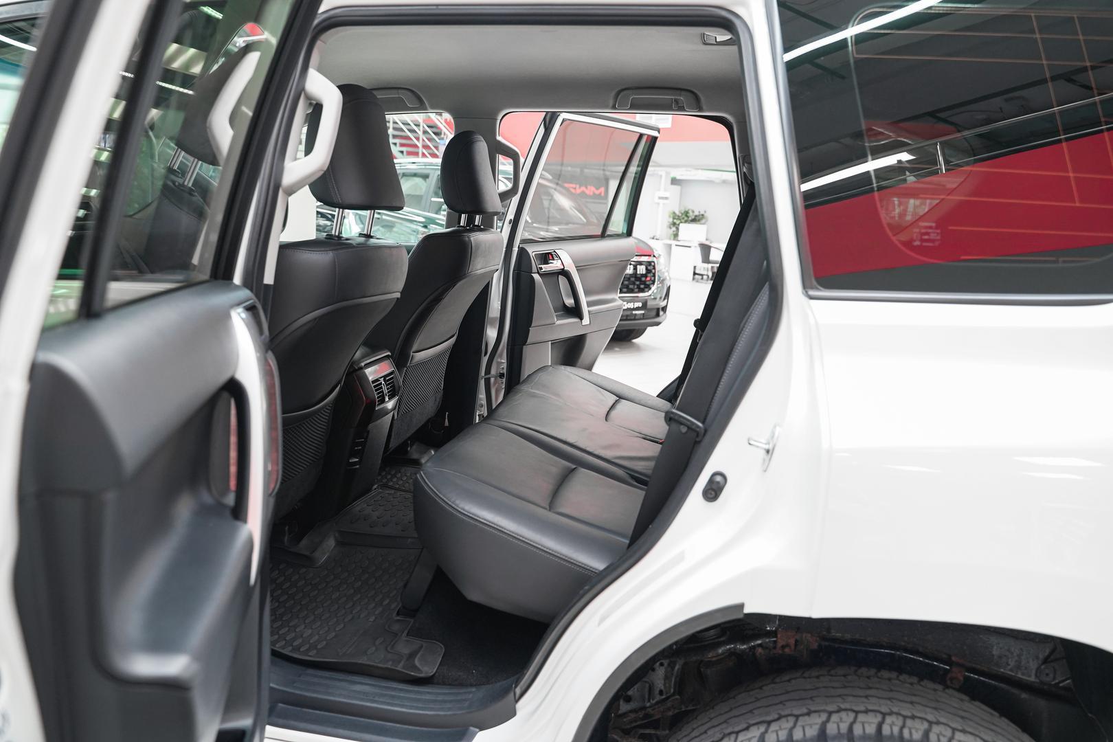 Toyota Land Cruiser Prado 2014, белый, ДЦ Орехово