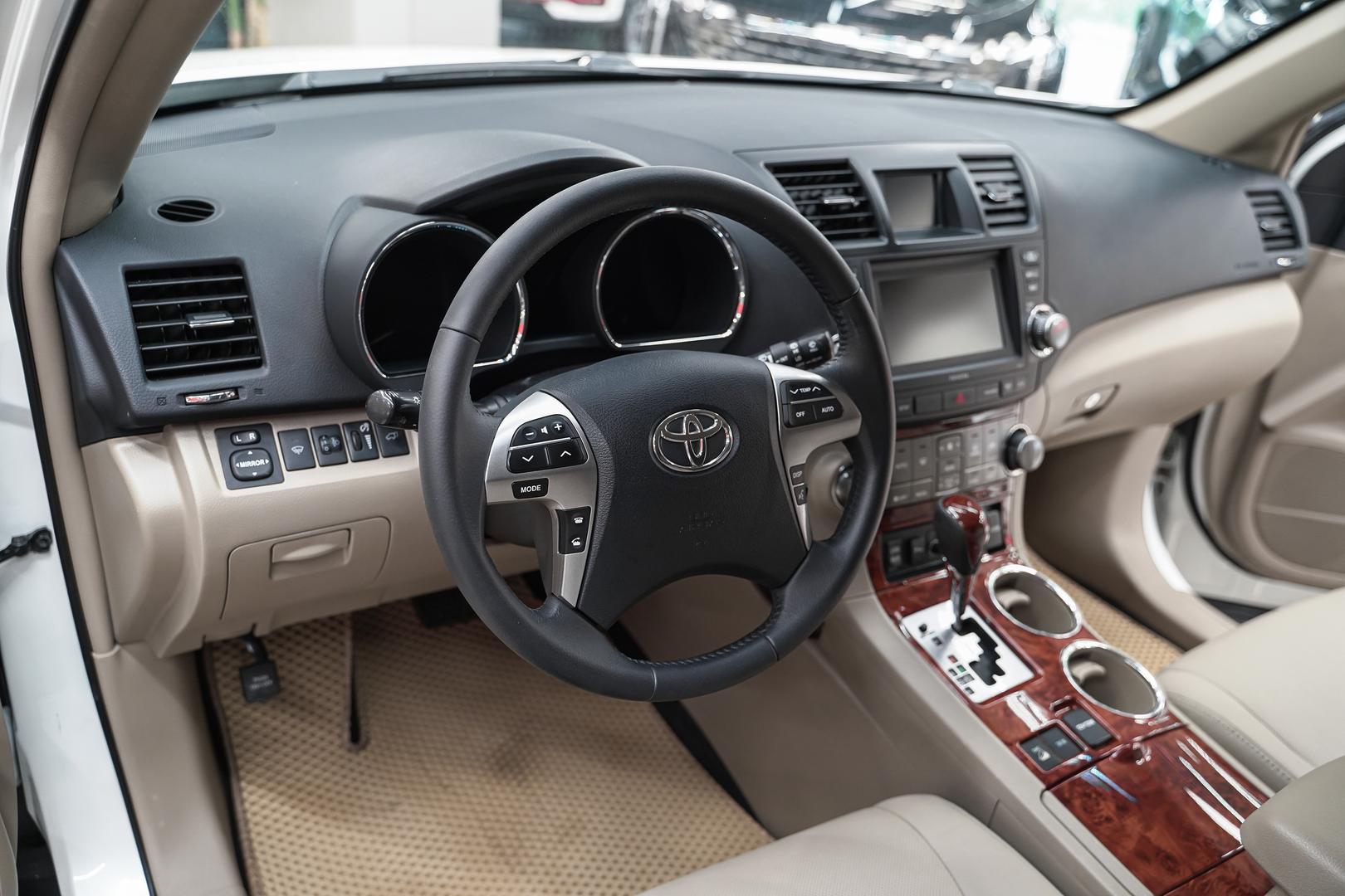 Toyota Highlander 2013, белый, ДЦ Орехово