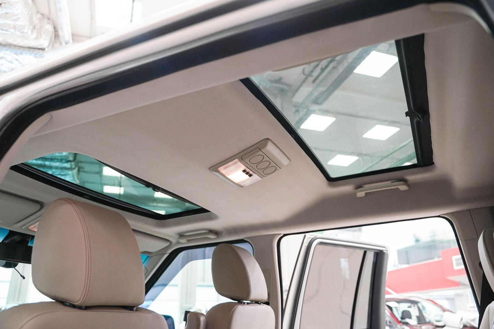 Land Rover Discovery 2013, белый, ДЦ Орехово