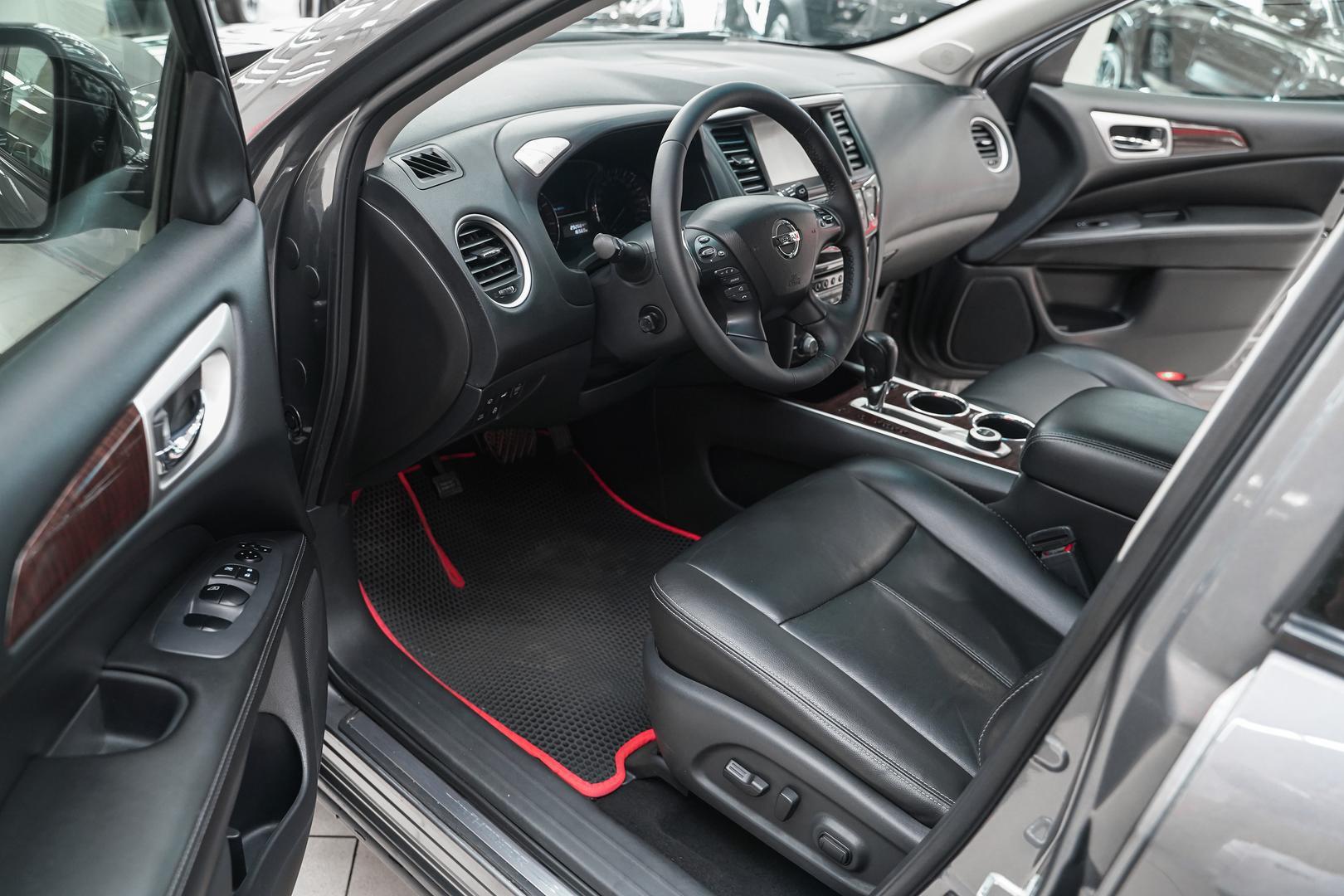 Nissan Pathfinder 2015, серый, ДЦ Орехово