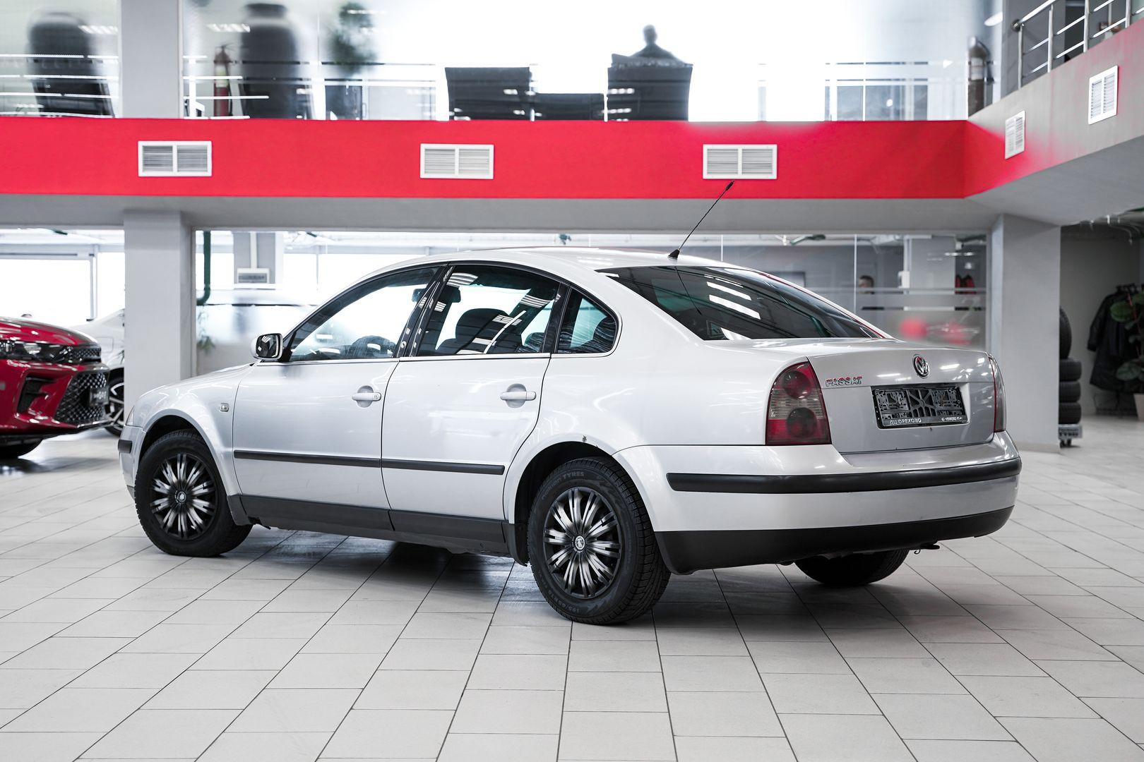 Volkswagen Passat 2001, серебряный, ДЦ Орехово