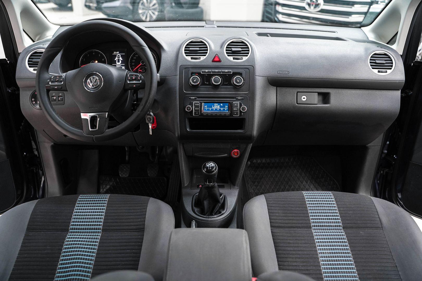 Volkswagen Caddy 2013, синий, ДЦ Орехово