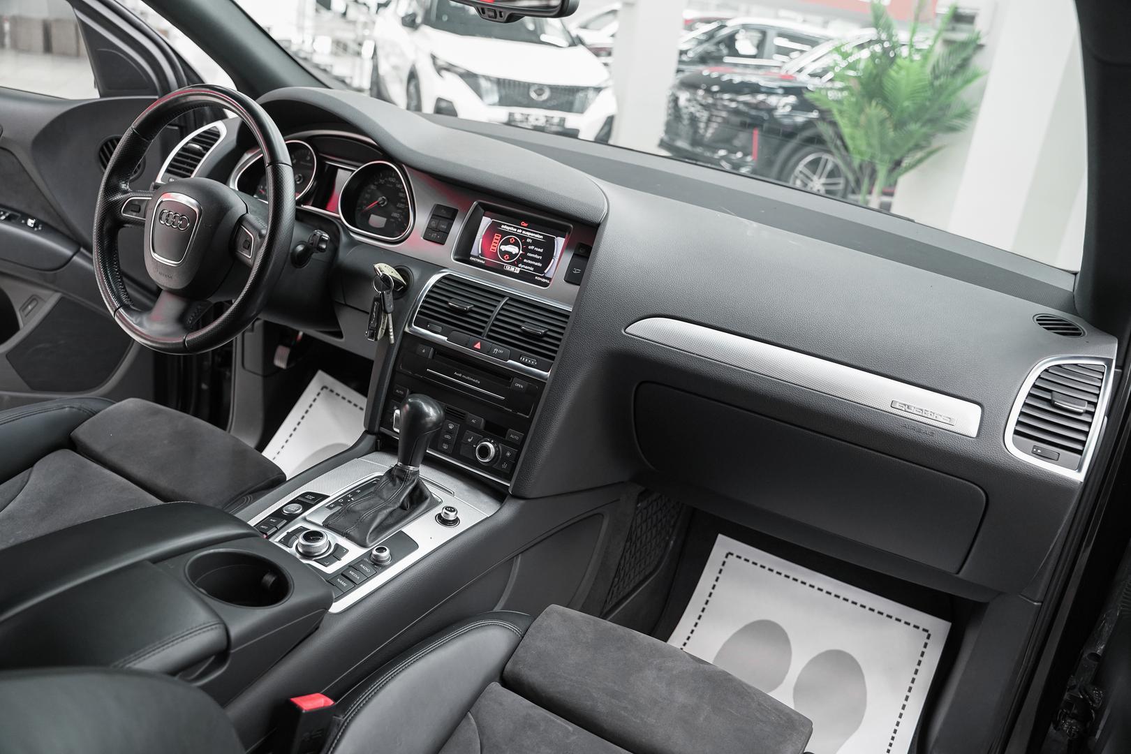 Audi Q7 2010, черный, ДЦ Орехово