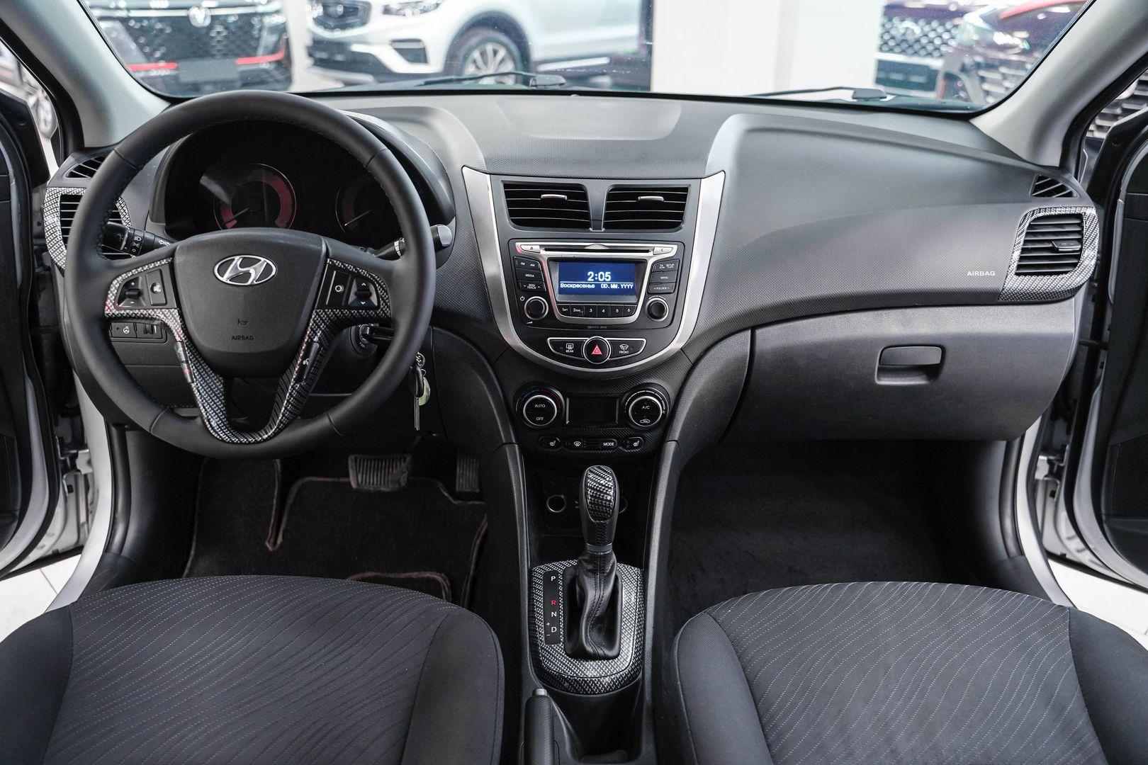 Hyundai Solaris 2015, серебряный, ДЦ Орехово