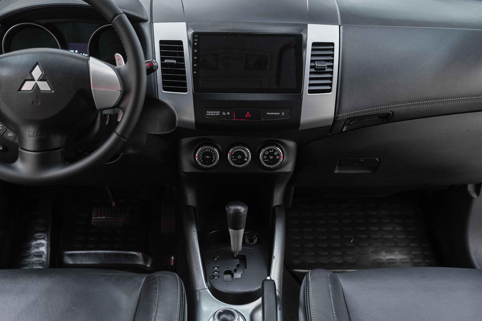 Mitsubishi Outlander 2010, серебряный, ДЦ Орехово
