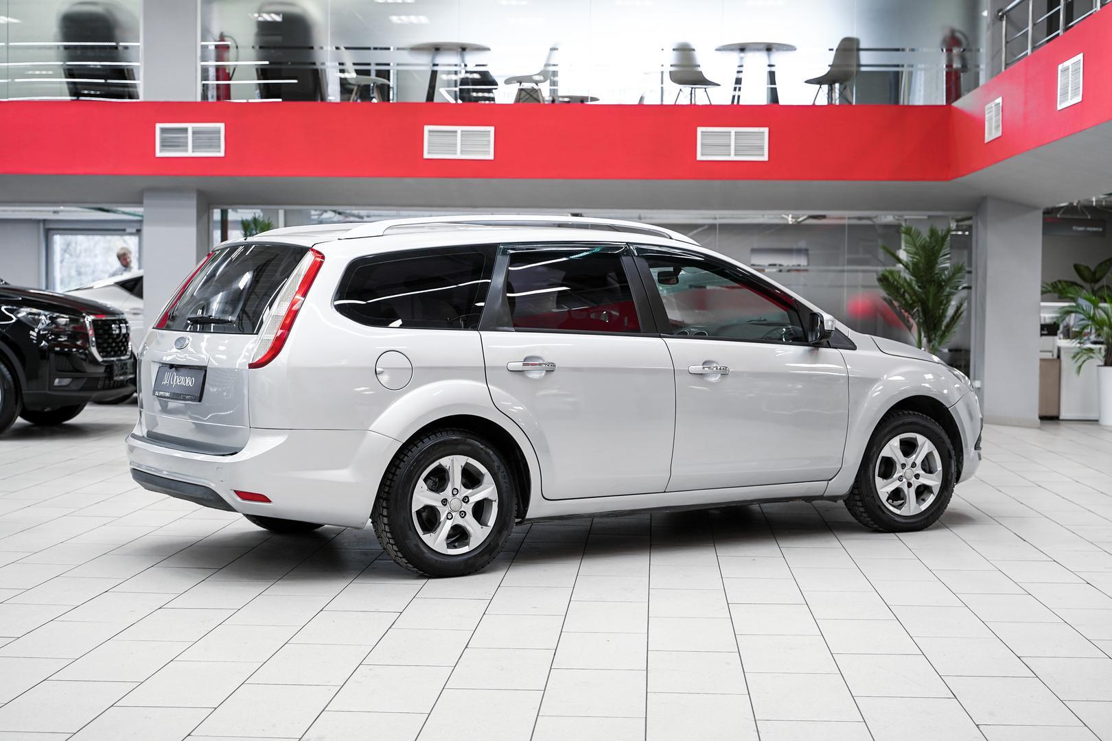 Ford Focus 2010, серебряный, ДЦ Орехово