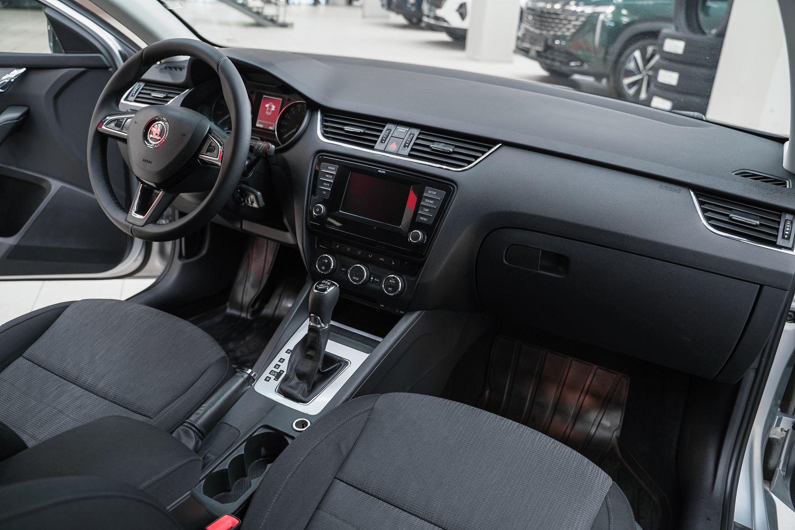 Skoda Octavia 2013, серебряный, ДЦ Орехово
