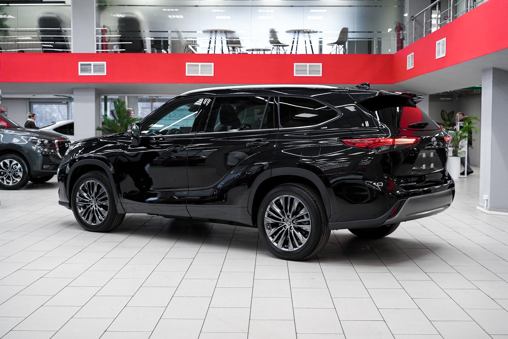 Toyota Highlander 2025, черный, ДЦ Орехово