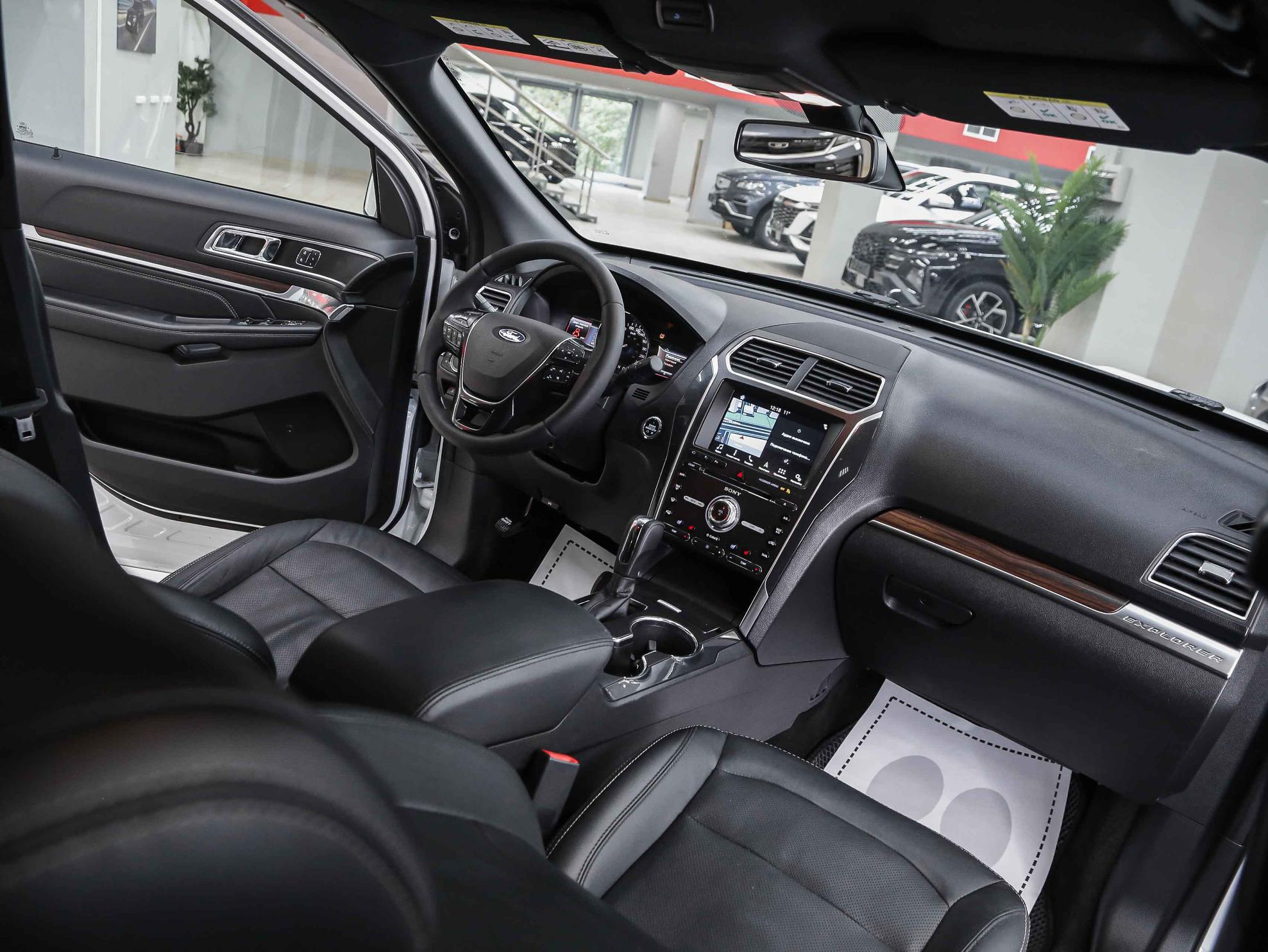 Ford Explorer 2017, белый, ДЦ Орехово