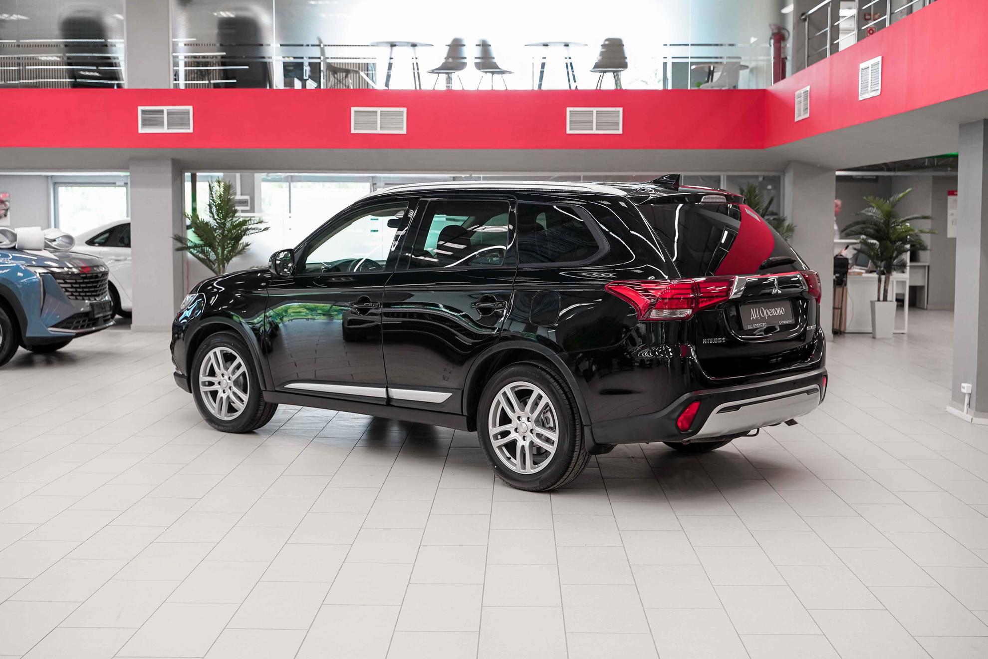 Mitsubishi Outlander 2019, черный, ДЦ Орехово