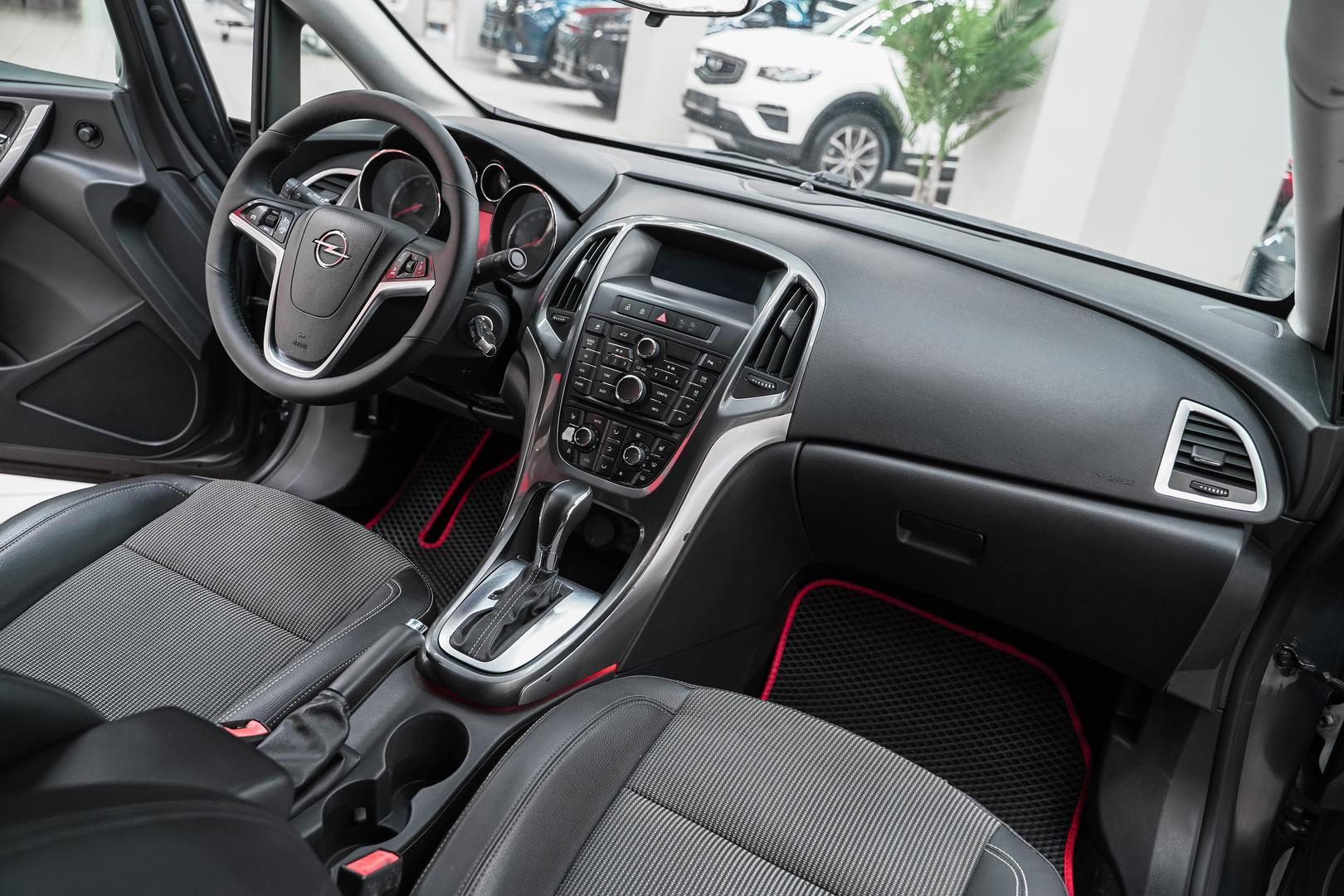 Opel Astra 2012, серый, ДЦ Орехово