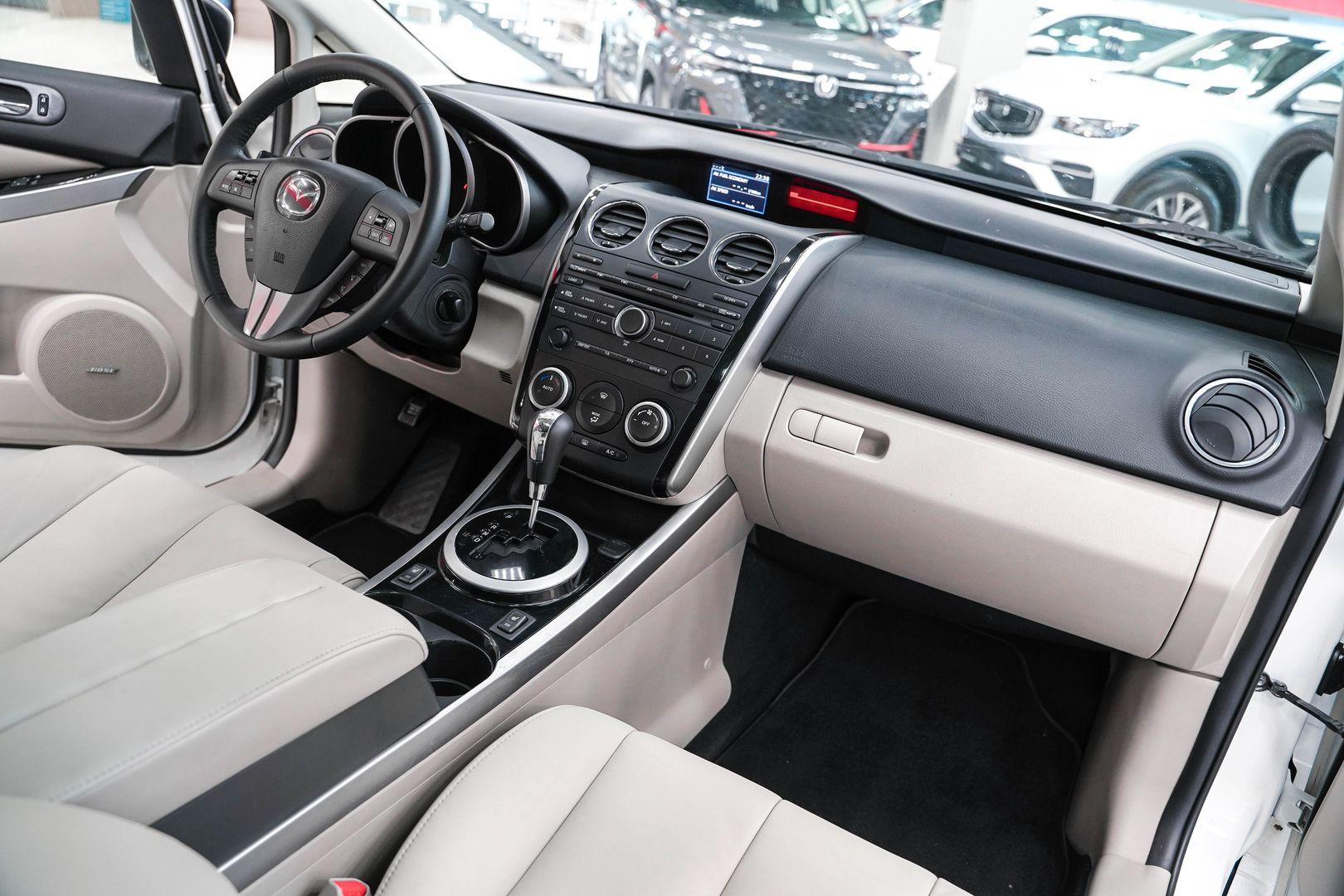 Mazda CX-7 2011, белый, ДЦ Орехово