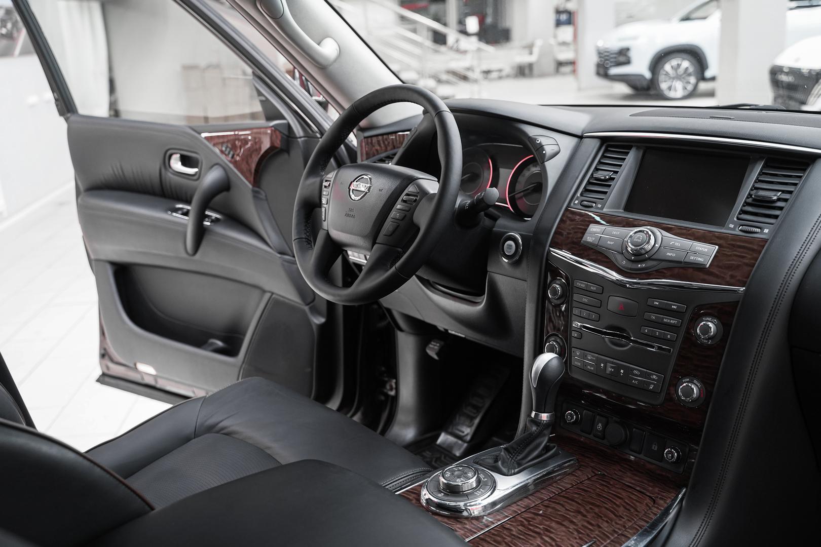 Nissan Patrol 2013, красный, ДЦ Орехово