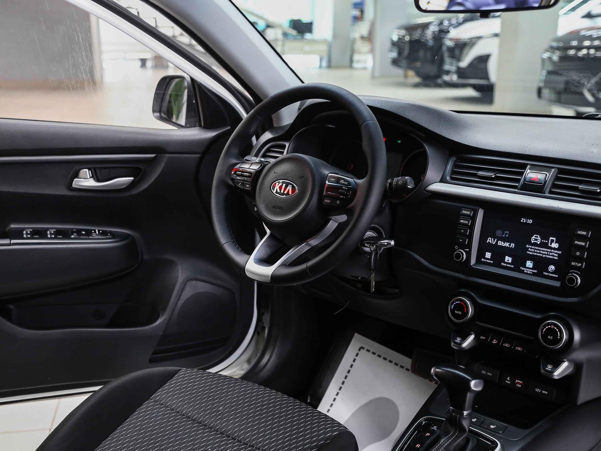 Kia Rio 2018, белый, ДЦ Орехово