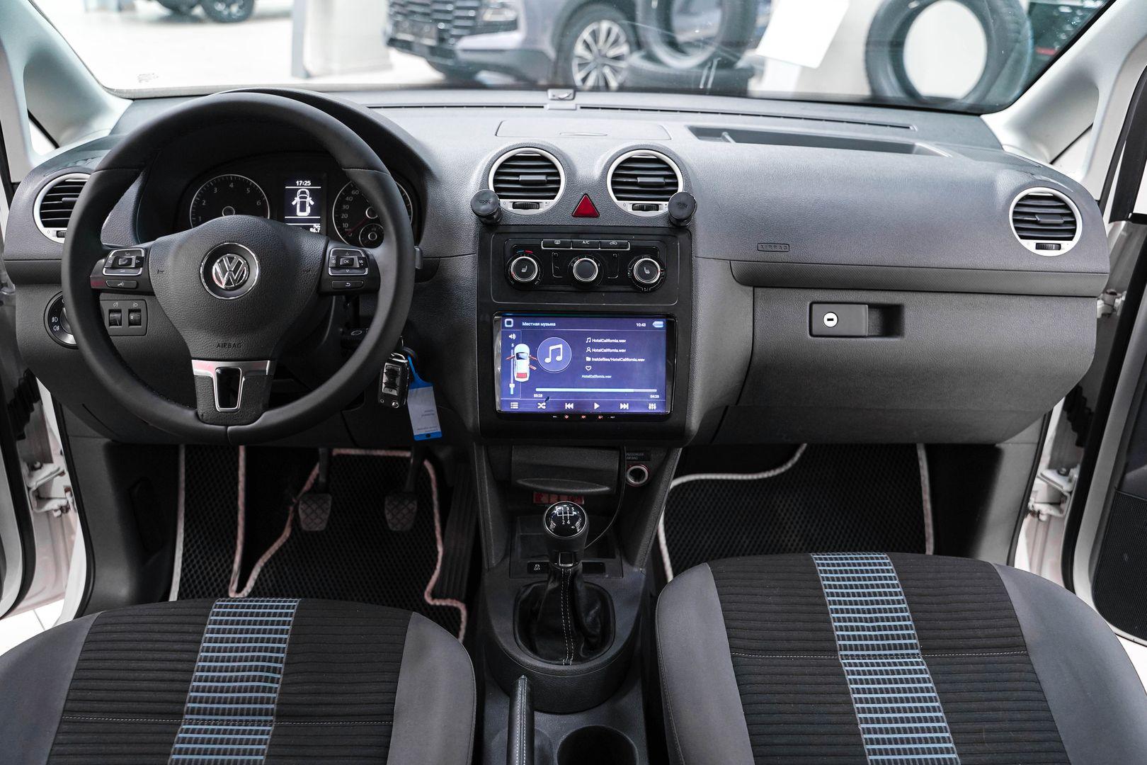 Volkswagen Caddy 2013, белый, ДЦ Орехово