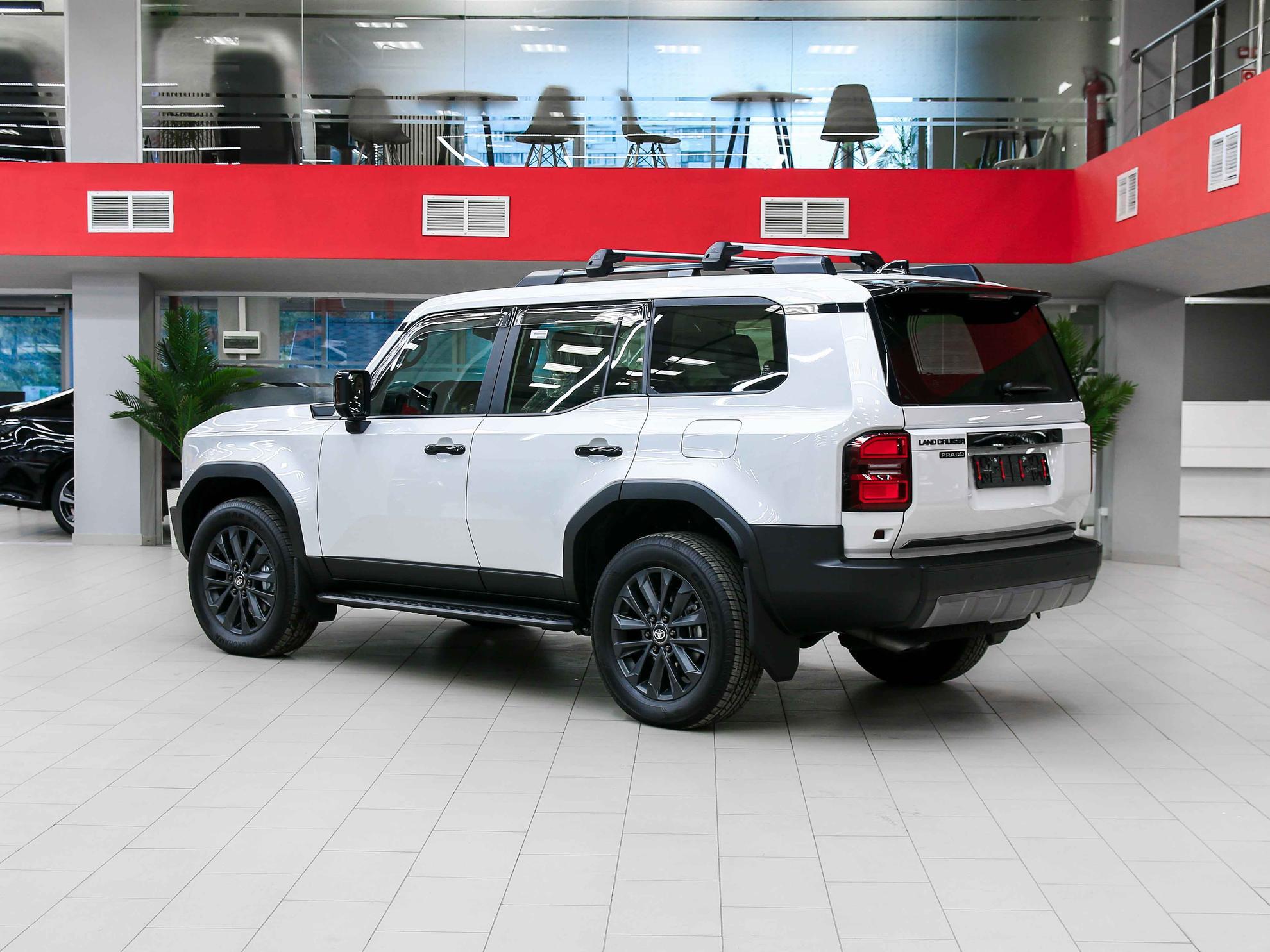 Toyota Land Cruiser Prado 2026, белый, ДЦ Орехово